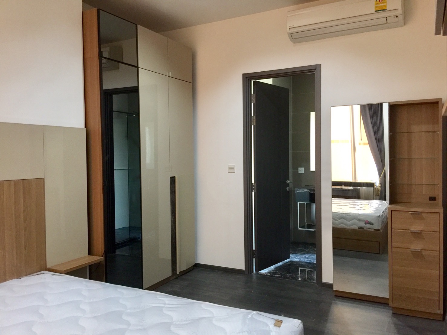 ขาย / ให้เช่าคอนโด Edge Sukhumvit 23 (เอดจ์ สุขุมวิท 23) 1ห้องนอน 1 ห้องน้ำ