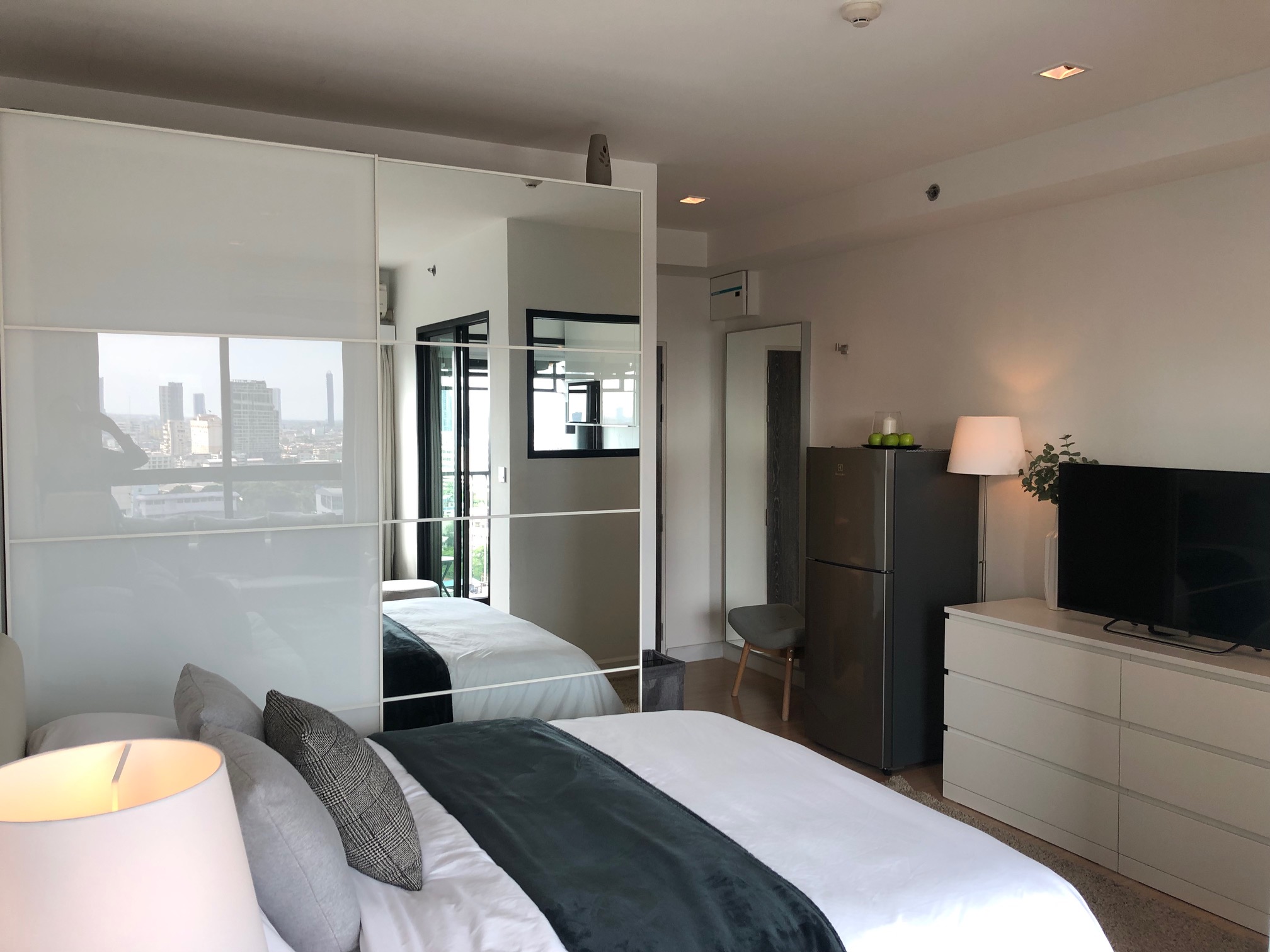 ให้เช่าคอนโด The Seed Mingle (เดอะ ซี้ด มิงเกิล) ห้องสตูดิโอ ขนาด 27 ตรม 1 ห้องน้ำ ชั้น 20 วิว เมือง