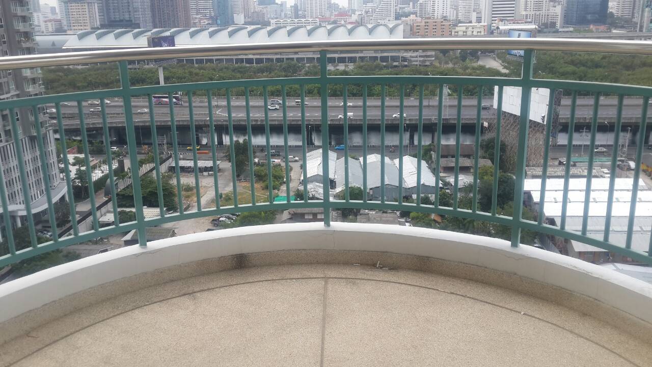 ให้เช่า/ขาย Condo Supalai Park Asoke-Ratchadaห้อง 2 bedroom 2 น้ำ ชั้น 15 พื้นที่ 64 ตร.ม ทิศใต้ เช่า 25,000 / เดือน ขาย 2.85 ล้าน วิว สระน้ำ แอร์พอร์ตลิ้ง พร้อมเฟอร์นิเจอร์(จอดรถได้2 คัน) ค่าใช้จ่ายวันโอน คนละครึ่ง