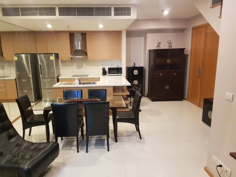 ให้เช่าคอนโด The Emporio Place (ดิ เอ็มโพริโอ เพลส) ห้องDuplex 1 ห้องนอน 1 ห้องน้ำ ขนาด 90 ตรม ชั้น 9-10 ห้องตกแต่งสวยพร้อมอยู่ สัญญาขั้นต่ำ 1 ปี