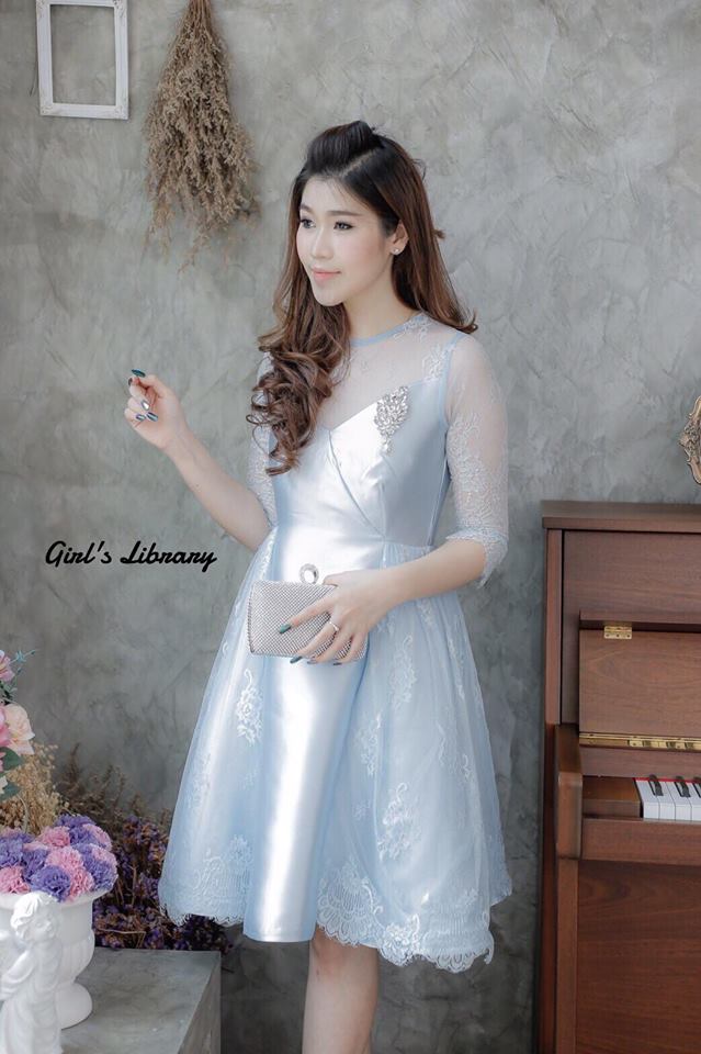 แฟชั่นชุดออกงาน ชุดไปงานแต่งงานสีฟ้า เดรสสั้นแขนสี่ส่วนแต่งลูกไม้ กระโปรงทรงบาน เรียบหรู สวยสง่า สไตล์เจ้าหญิง