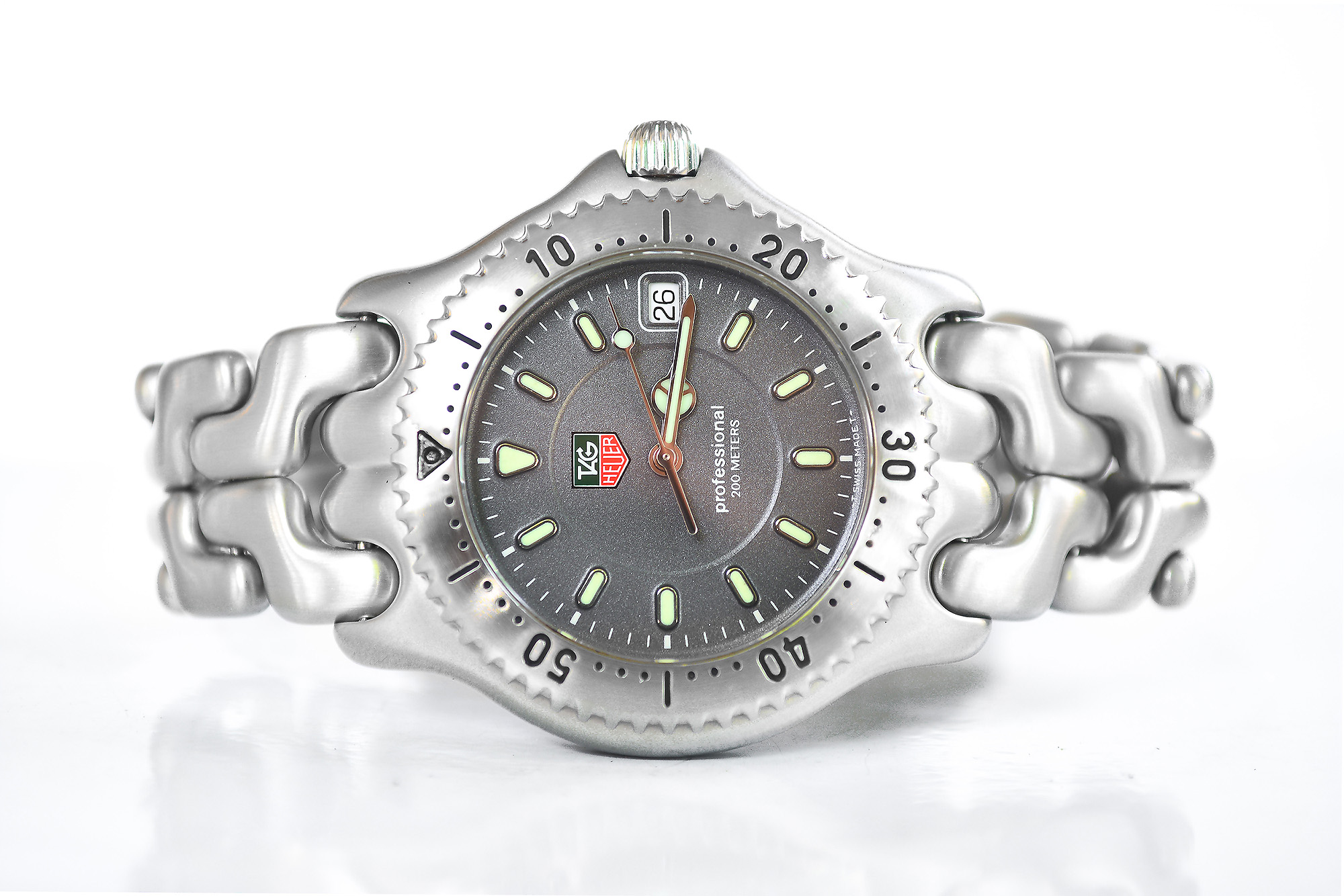 Tag Heuer ก้างปลา King size Quartz หน้าเทา (Sold)