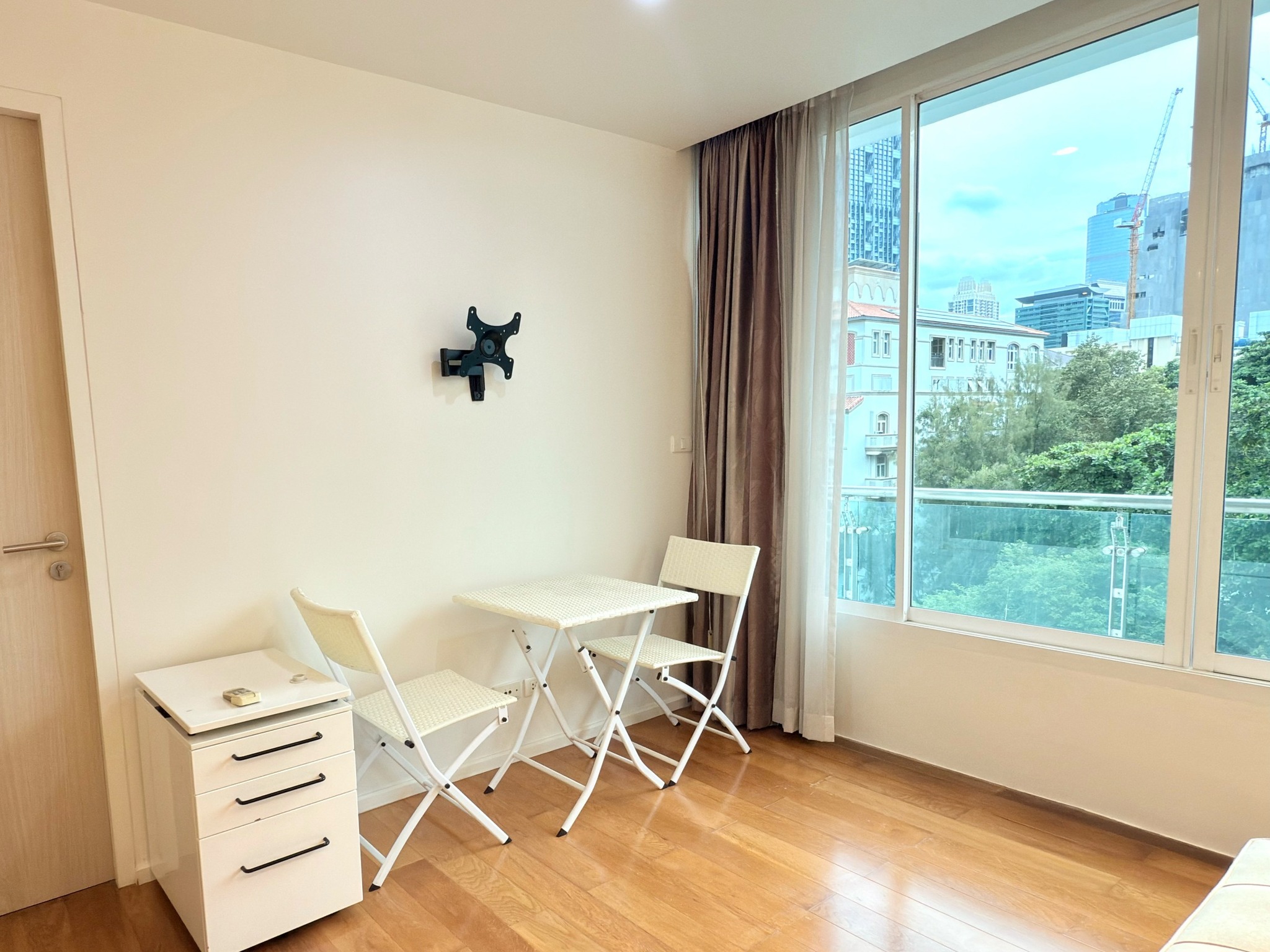 🏡✨ ให้เช่าคอนโด โฟกัส ออน ศาลาแดง / Focus on Saladaeng ✨