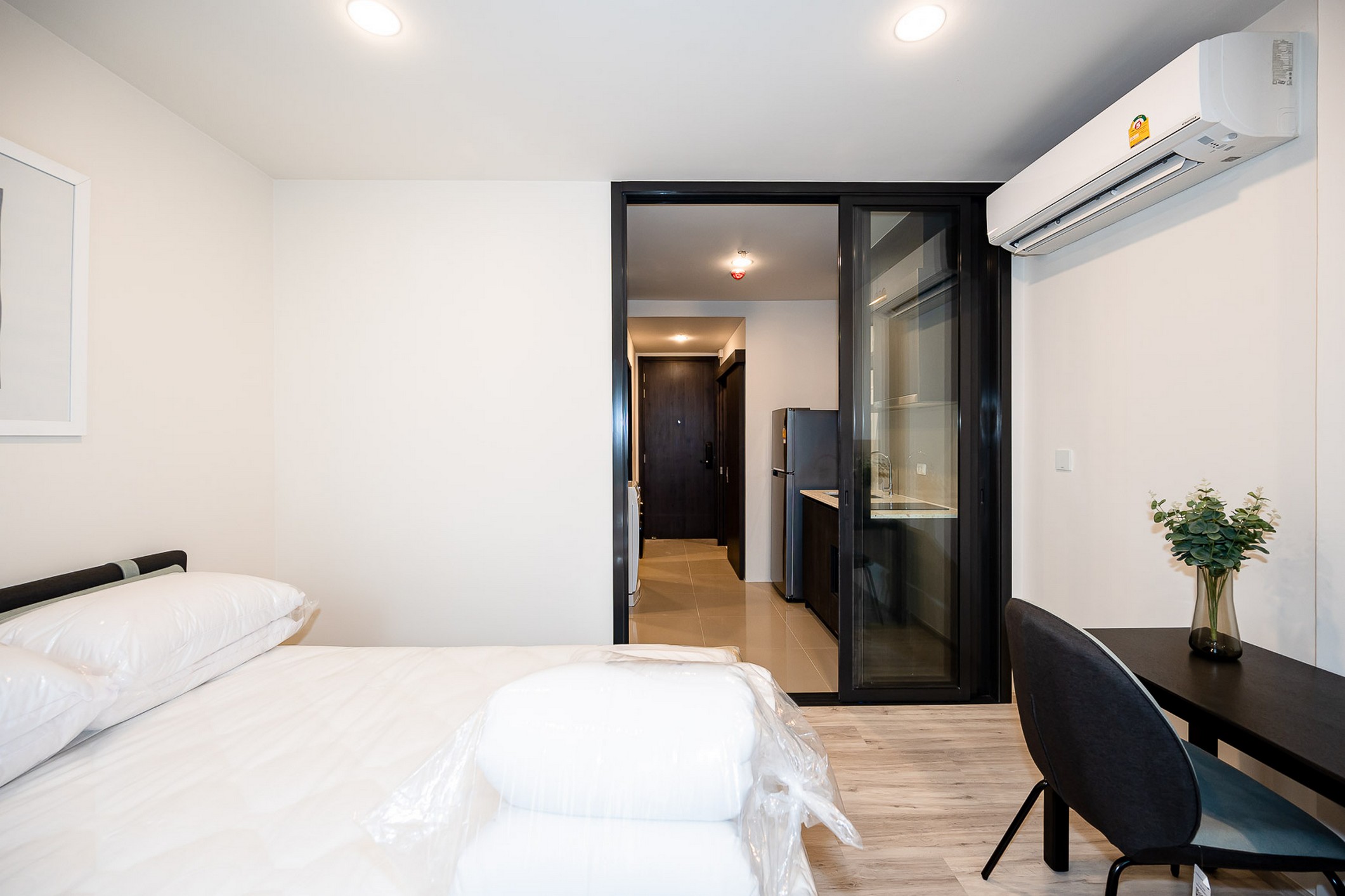 ให้คอนโด XT Huaikhwang (เอ็กซ์ที ห้วยขวาง) 1-2 ห้องนอน ขนาด 30 ตรมขึ้นไป ราคาเริ่มที่ 16000 บาท ห้องใหม่ตกแตงเพร้อมเข้าอยุ่ มีให้เลือกทุกชั้นทุกวิว