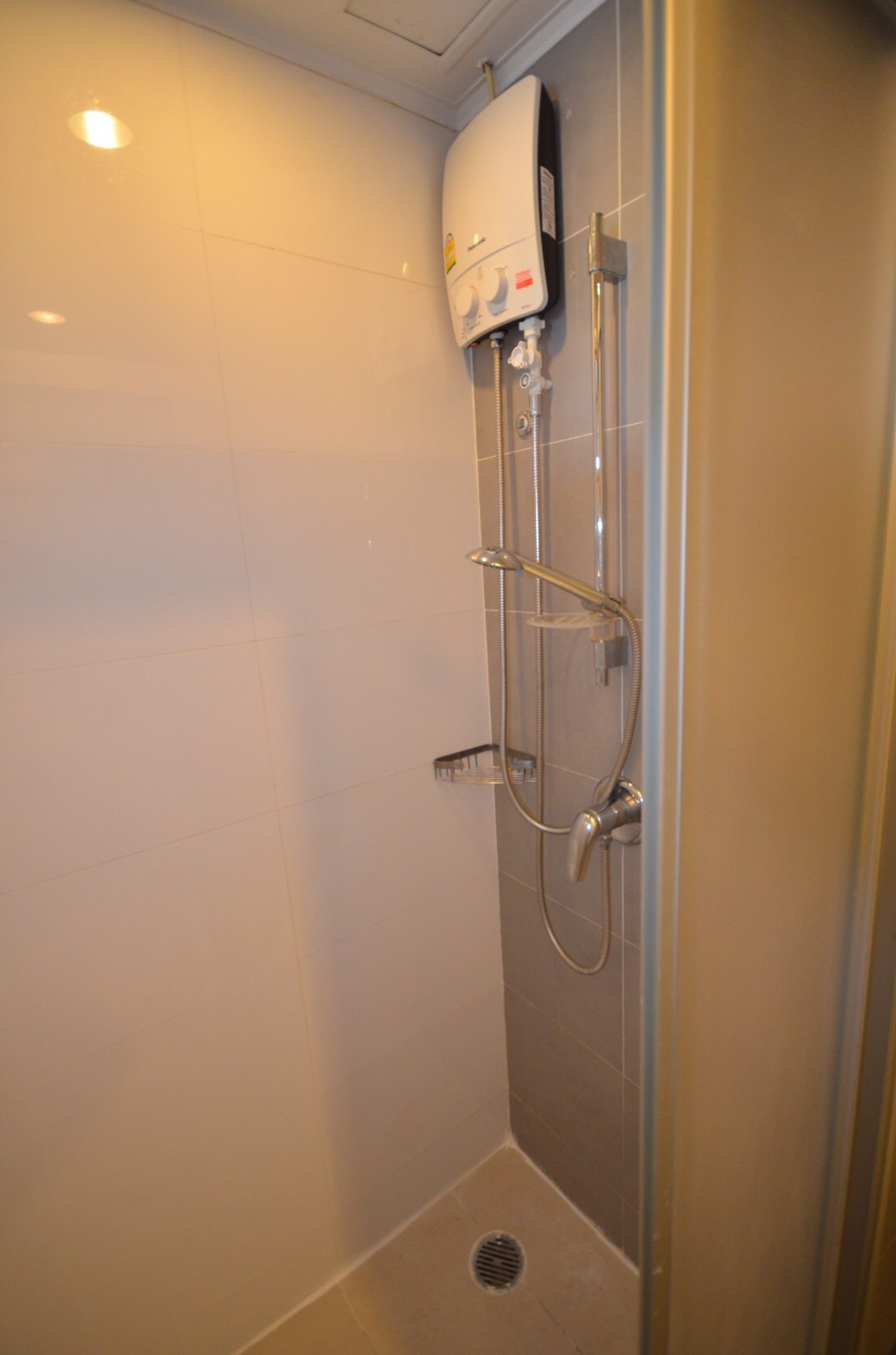 ให้เช่าคอนโด Lumpini Place Rama 4 - Kluaynamthai (ลุมพินี เพลส พระราม 4-กล้วยน้ำไท)1 ห้องนอน 1 ห้องน้ำ ขนาด 28 ตรม ชั้น 19