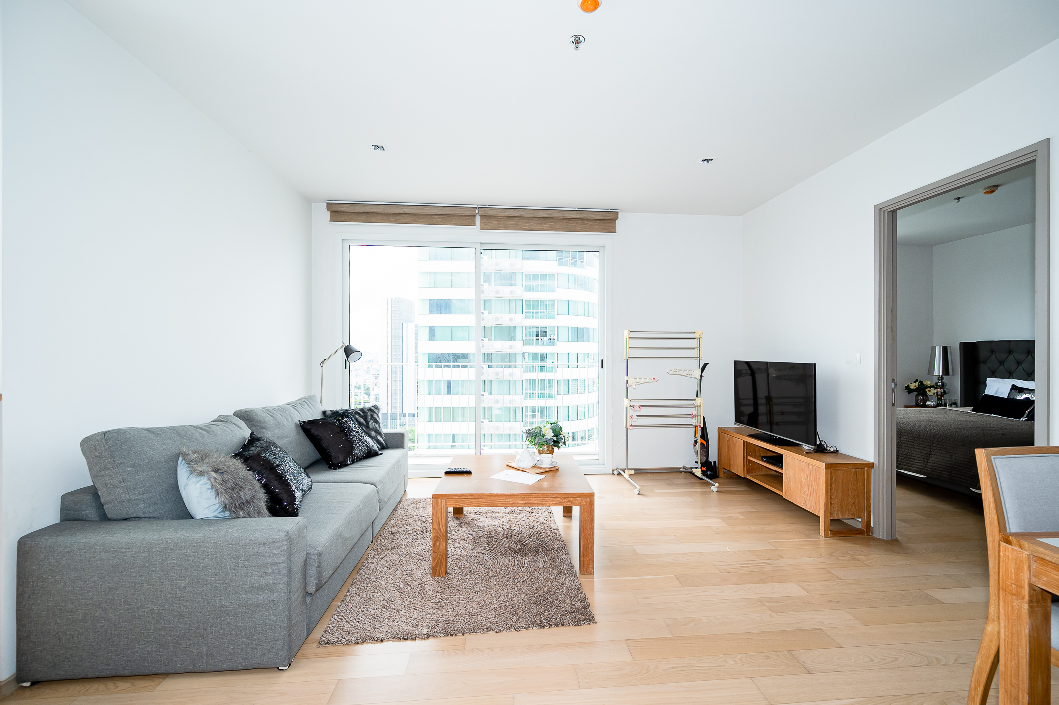 ให้เช่าคอนโด HQ by Sansiri (เฮช คิว บาย แสนสิริ) มีทั้งแบบ 1-2 ห้องนอน ห้องใหม่ยังไม่เคยพัก