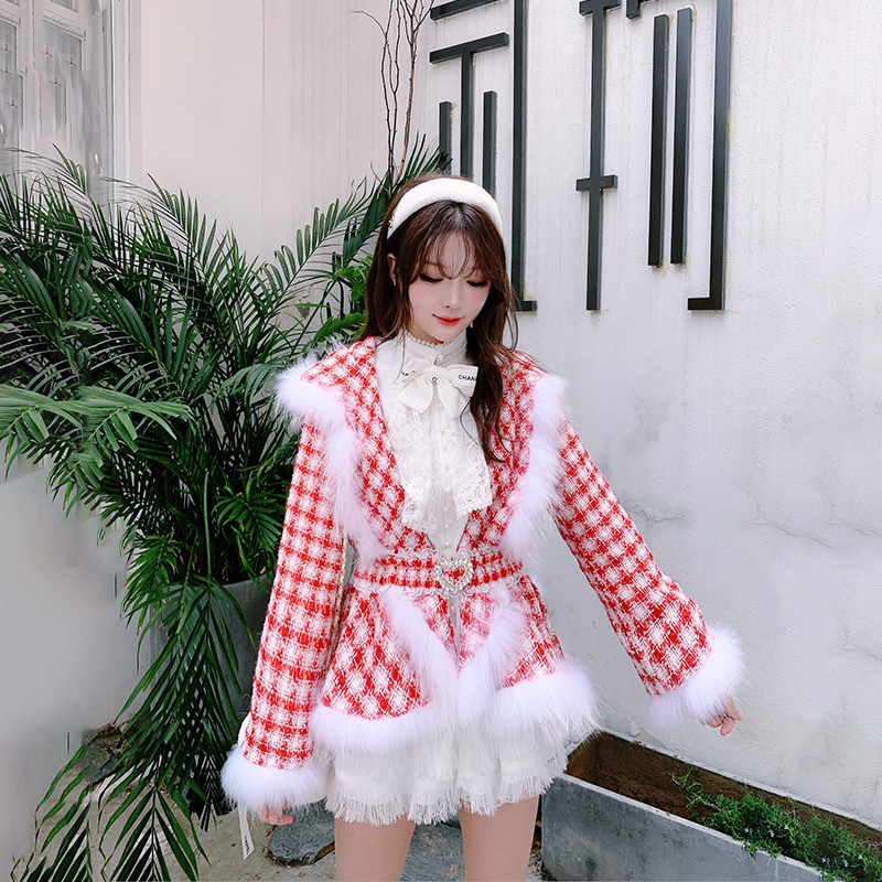 Summer Joy : พรีออเดอร์ เสื้อแจ็คเก็ตฤดูหนาวสีแดงลายสก็อต มีฮูทแต่งขนเฟอร์ตามแบบ
