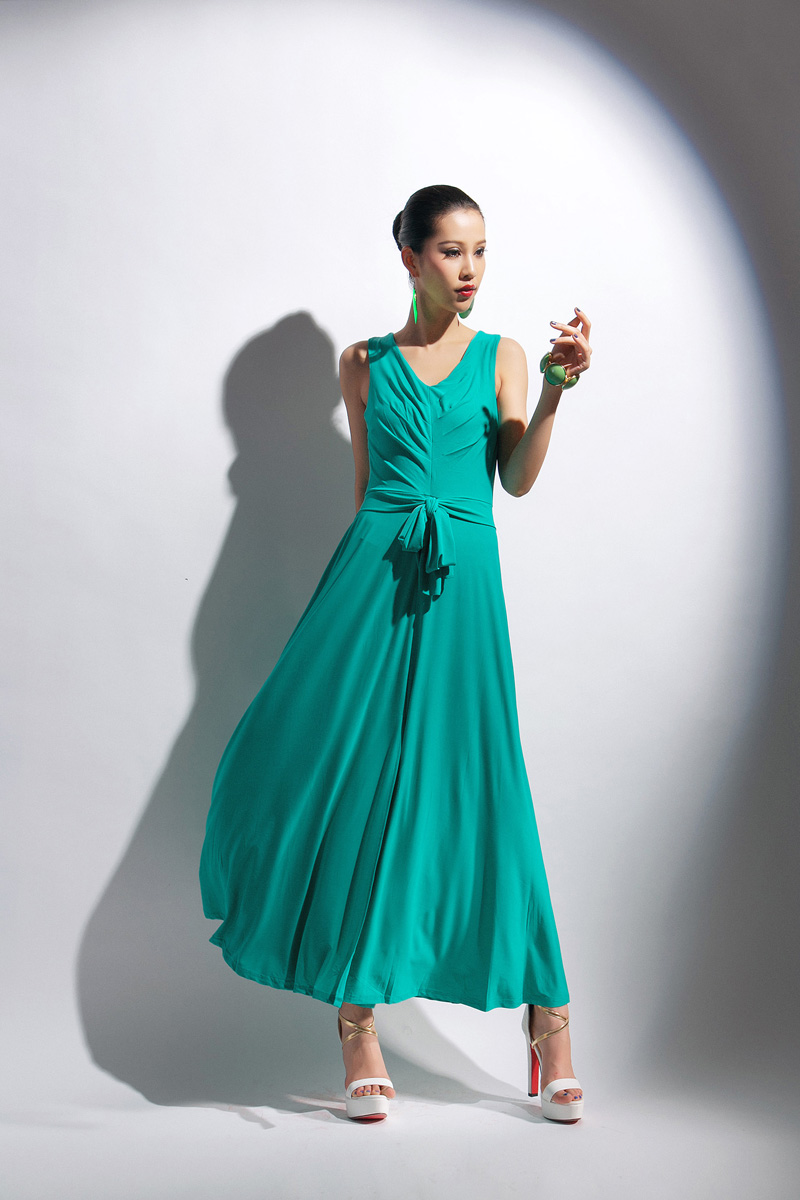 MAXI DRESS ชุดเดรสยาวแฟชั่นคอวี แขนกุด สีเขียว ใส่ออกงาน เซ็กซี่ สวยๆ ASIA STREET FASHION