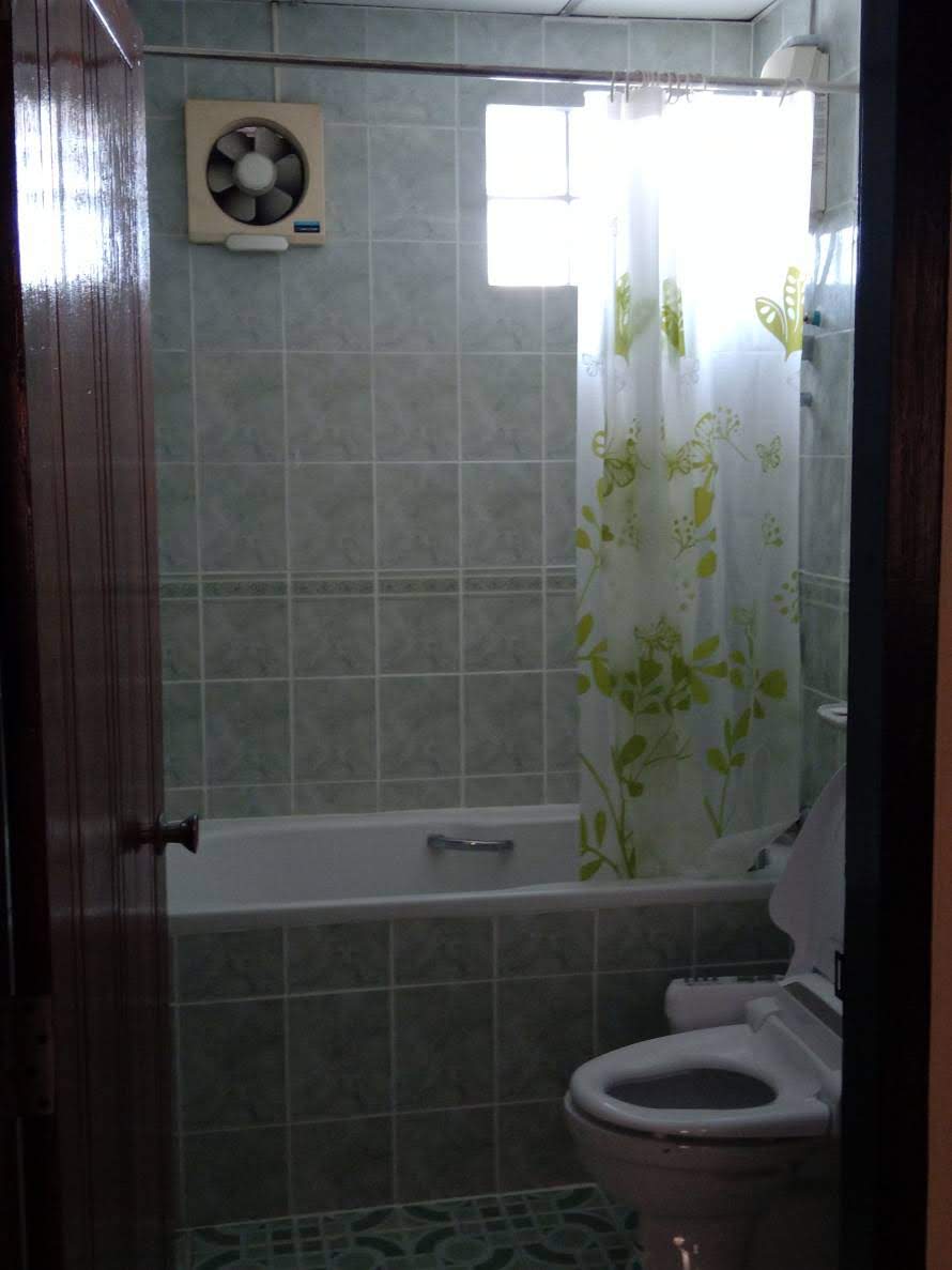 ให้เช่าทาวน์เฮ้าส์ 2 ชั้น หัวมุมถนน อยู่ในหมู่บ้าน กาญจนา ซอย จ่าบัน ศรีราชา 4 ห้องนอน 35,000 /ต่อเดือน