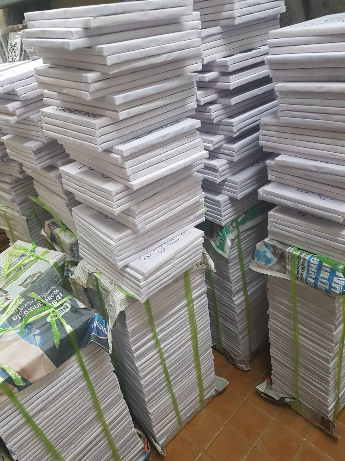เฟรมผ้าระบายสี จัมโบ้ 22x26 เซนติเมตร 100 ชิ้น (ไม่รวมสี+พู่กัน) คละลาย