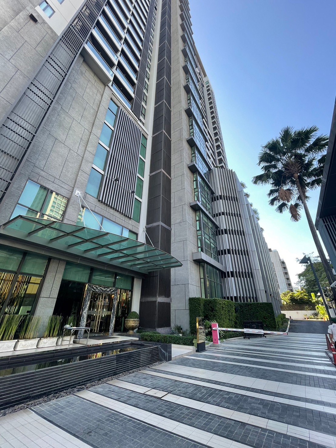 ขายคอนโด The Address Sukhumvit 28 : ดิ แอดเดรส สุขุมวิท 28 - Type: 2 ห้องนอน 2 ห้องน้ำ 1 ห้องนั่งเล่น 1 ห้องครัว