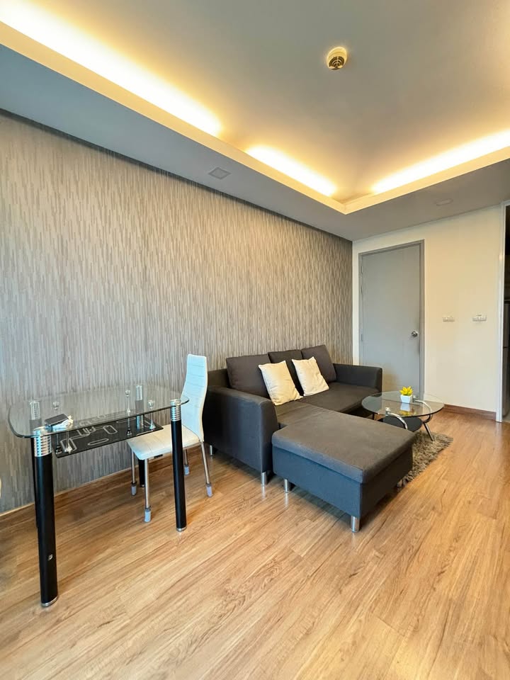 ให้เช่า Thru Thonglor Condo (ทรู ทองหล่อ คอนโด) คอนโดแต่งครบ พร้อมอยู่ ทำเลดี ใกล้ MRT เพชรบุรี เดินทางสะดวก วิวสวย ไม่โดนบล็อก ลมดี ห้องไม่ร้อน