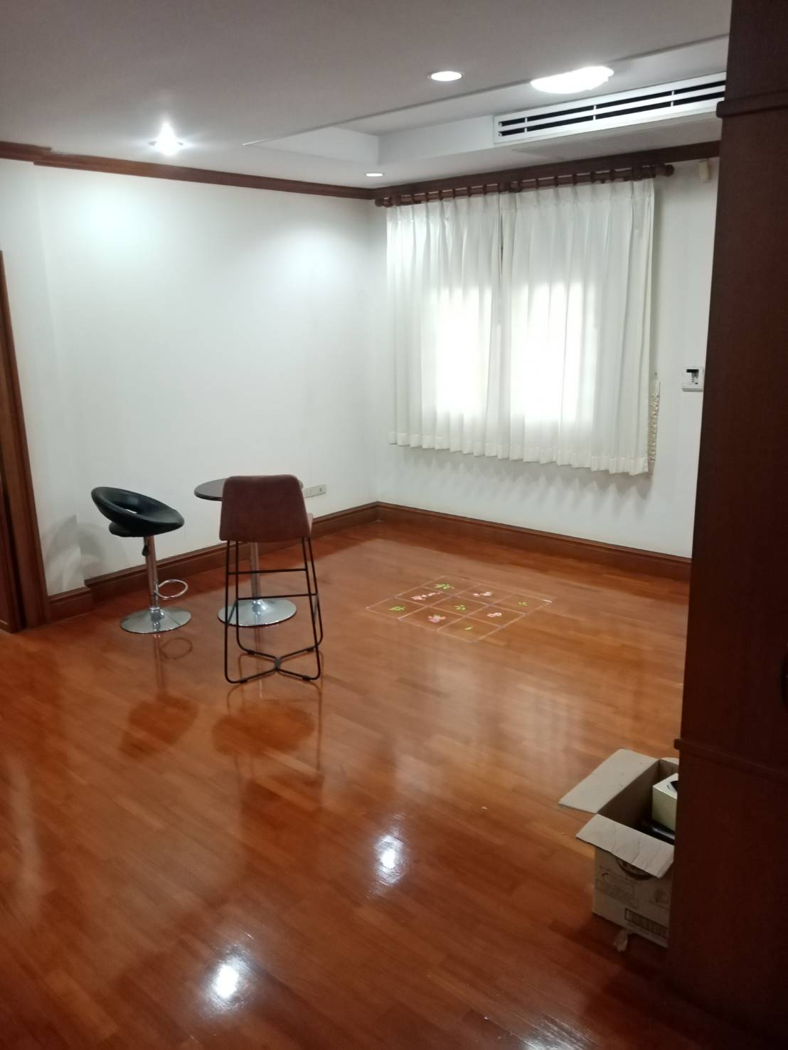 ขาย / ให้เช่าบ้านเดี่ยว 2 ชั้น ติดถนนพุทธมณฑล สาย 1 หมู่บ้านมหาดไทย 1 ขนาด 101 ตรว 4 ห้องนอน 5 ห้องน้ำ