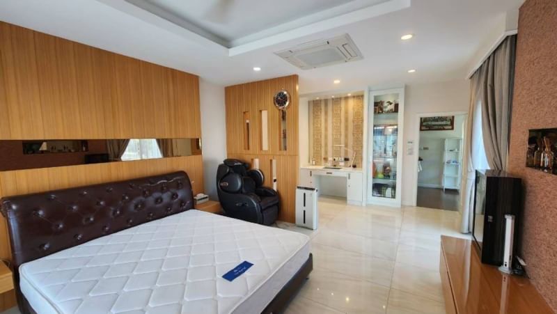 ขาย / ให้เช่าบ้านเดียว บ้านหรูใหญ่ 3 ชั้น หมู่บ้าน ลุมพินี สวนหลวง ร.9 ให้เช่า 160,000 บาท