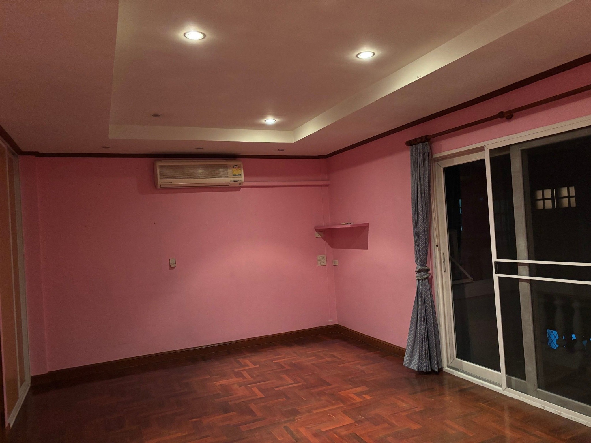 ขาย หรือ ให้เช่า ทาวน์เฮ้าส์ 4 ชั้น ม.ราชาวิลล่า ลาดพร้าว 67/2 (Racha Villa Ladprao 67/2) 📍 ใกล้รถไฟฟ้าสายสีเหลือง สถานีลาดพร้าว 71 (กำลังเปิดให้บริการ)