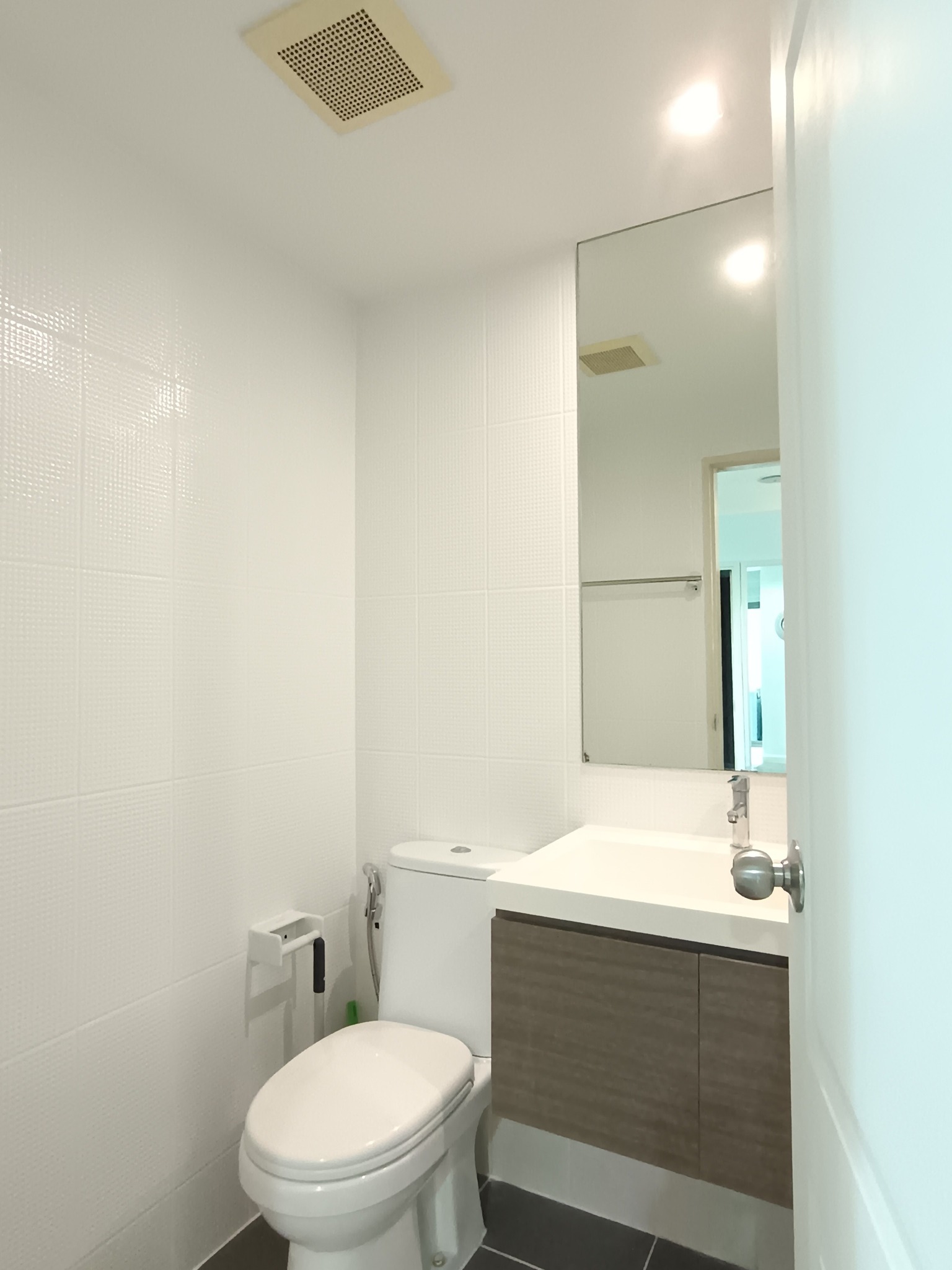 📌 ให้เช่าด่วน! คอนโด B Campus ประชาชื่น 2 ห้องนอน 1 ห้องน้ำ ขนาด 47 ตร.ม. ห้องมุม ชั้น 3