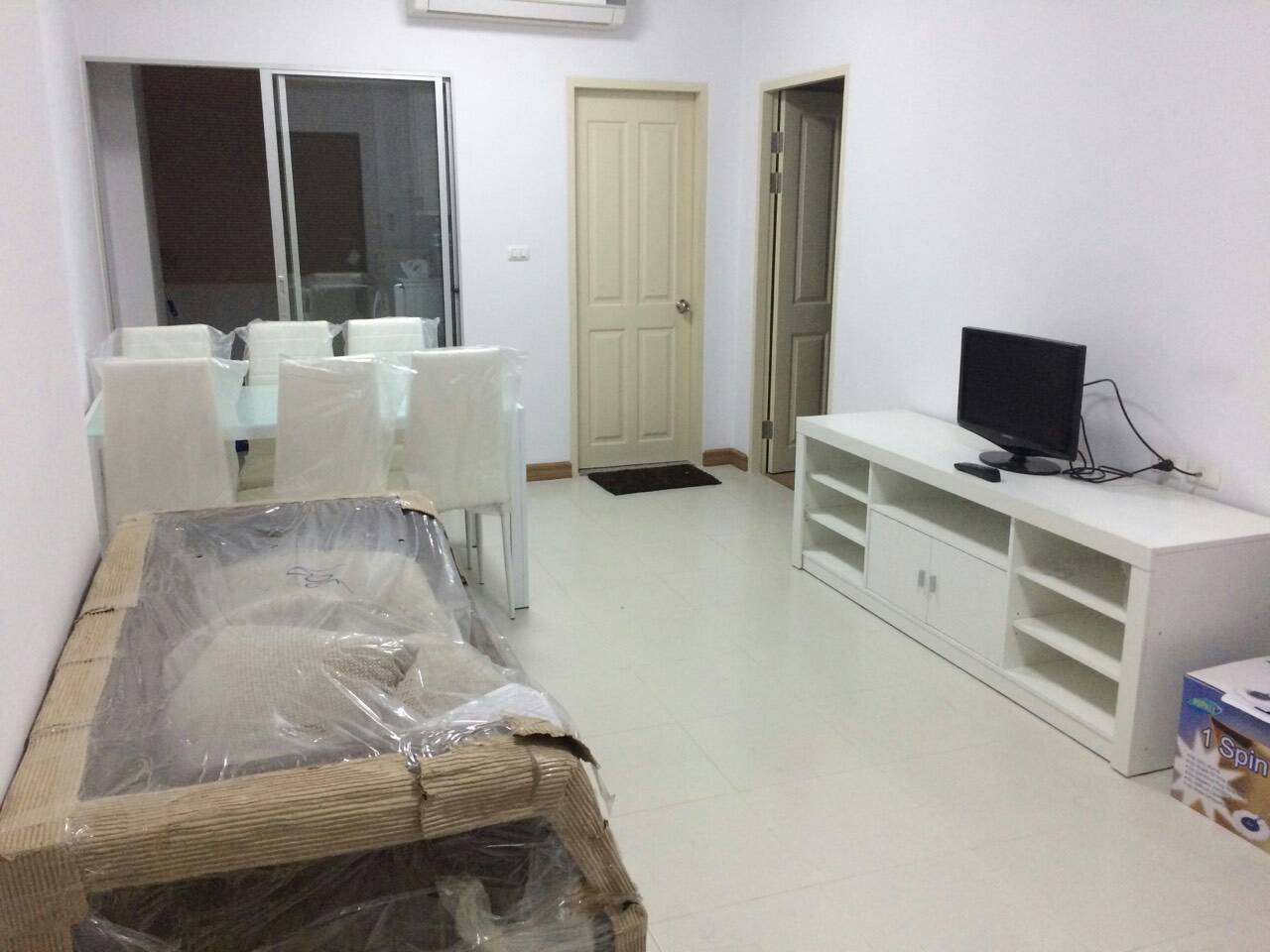 ให้เช่า/ขาย Condo Supalai Park Asoke-Ratchada ห้อง studio ชั้น 7 พื้นที่ 34 ตร.ม เช่า 12500 / เดือน ขาย 2.55 ล้าน วิวถนนพระราม 9 พร้อมเฟอร์นิเจอร์