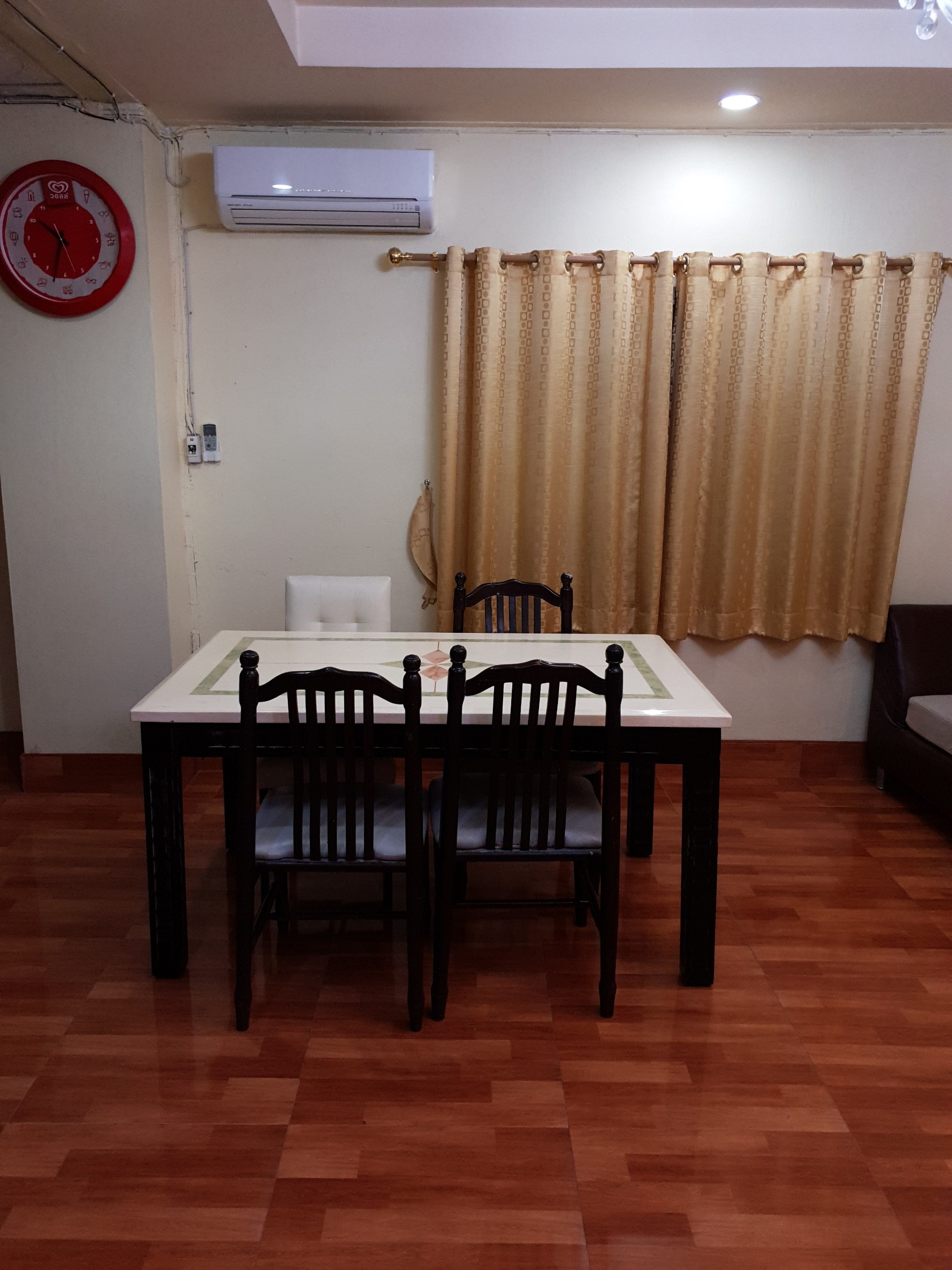 ขาย / เช่าบ้านแฝด 2 ชั้น หมู่บ้าน รังสิยา ซ.อุดมสุข 58 ถ.สุขุมวิท 103 ขายราคา 5.5 ล้าน 3 ห้องนอน