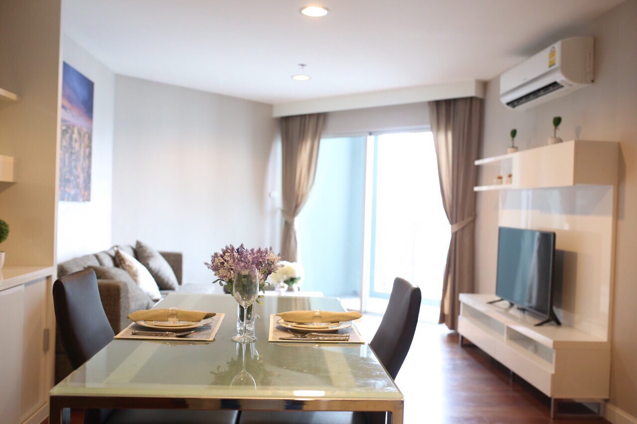 ให้เช่าคอนโด Belle Grand Condo เซ็นทรัลพระราม9 2 ห้องนอน 1 ห้องน้ำ 1ห้องนั่งเล่น ห้องครัว 70 ตรม. ( Private zone ) ตึก D ชั้น 24
