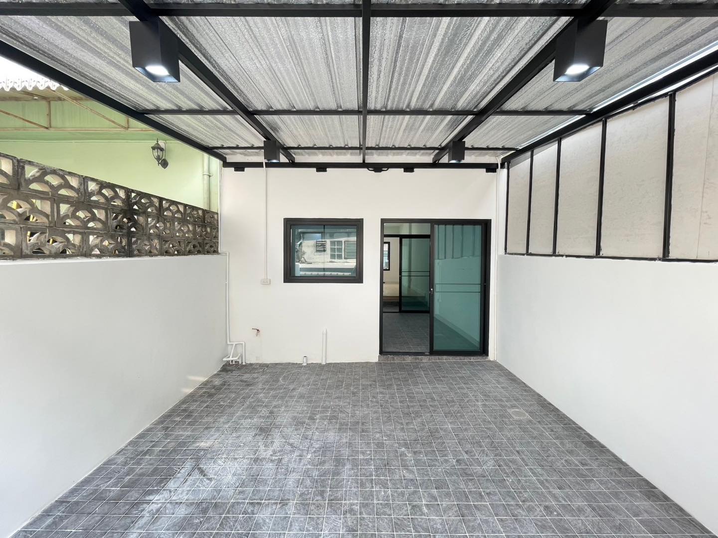 ขายทาวน์โฮม 3 ชั้น โครงการหมู่บ้านลัลลี่วิลล์ ลำลูกกา-คลอง 1 ราคาเพียง 2,290,000 บาท ฟรีโอน