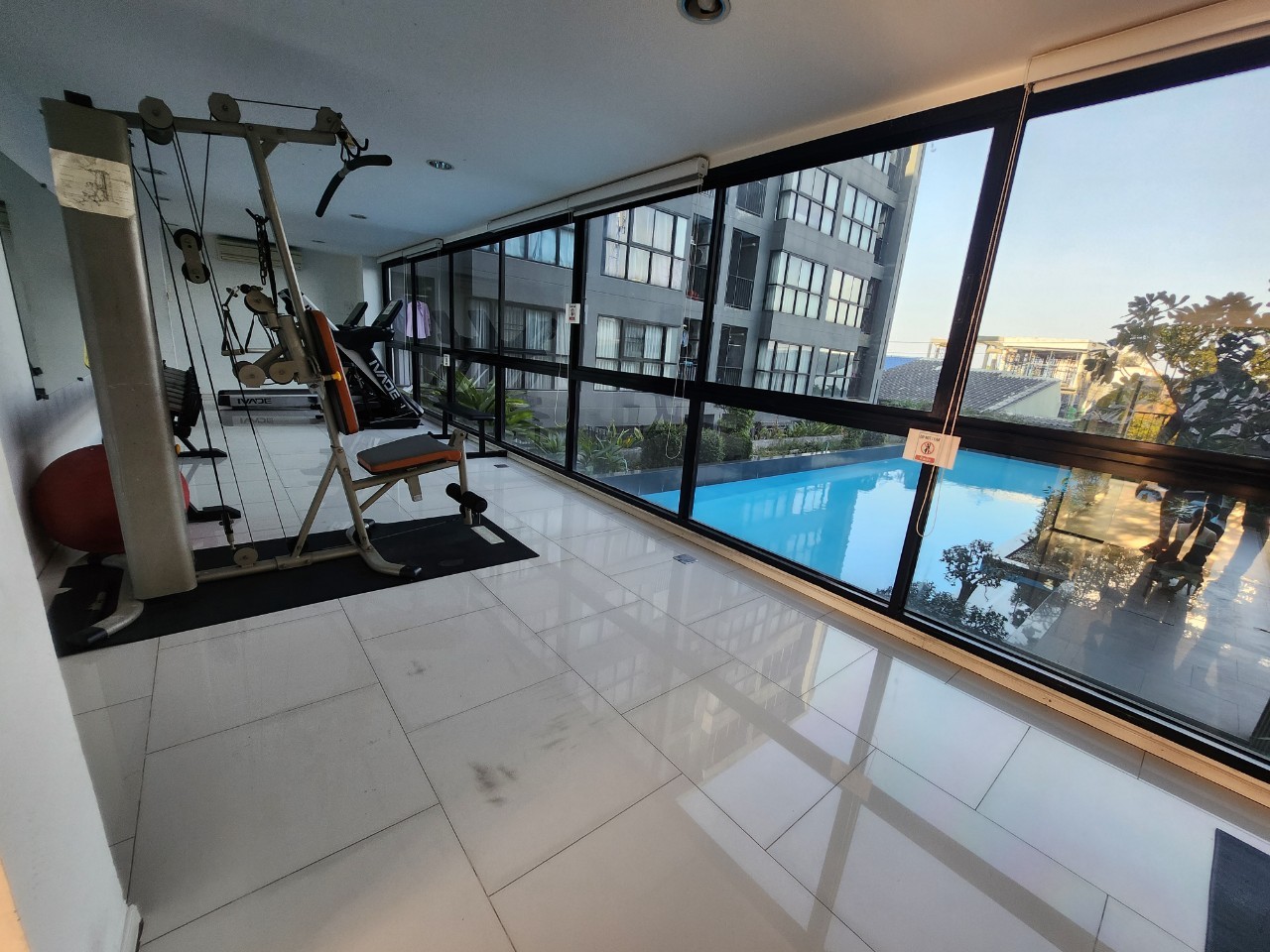 ขายคอนโด The Green Condo 3 เดอะ กรีน คอนโด 3 เฟส : 3 ชั้น: 7 แบบ 1 ห้องนอน 1 ห้องน้ำ 1 ห้องนั่งเล่นและ 1 ห้องครัว ขนาด 31.5 ตารางเมตร