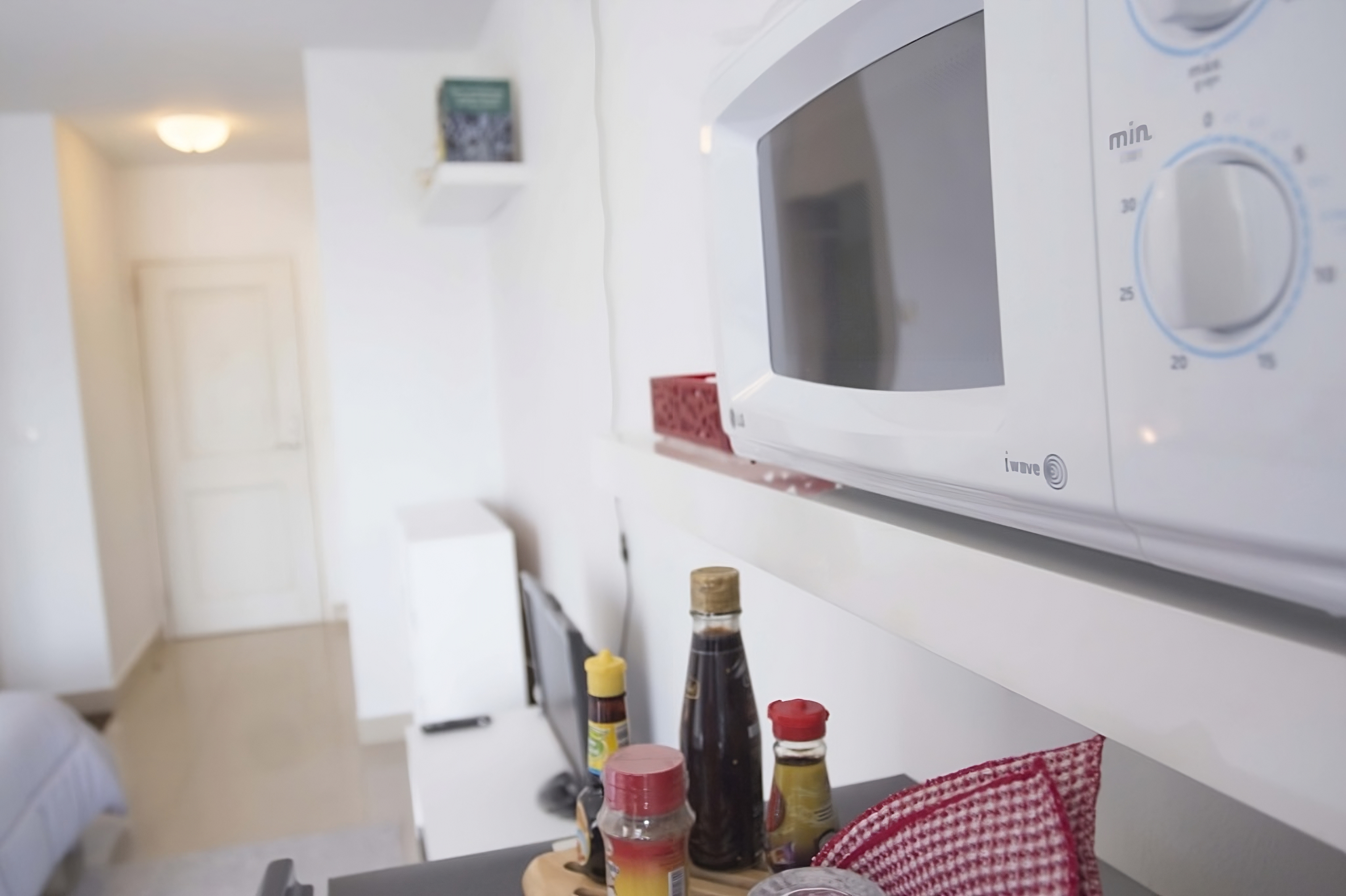 คอนโดให้เช่าคอนโด House Laguna Garden (ไอ-เฮาส์ ลากูน่า การ์เด้น RCA) พื้นที่ 26 ตร.ม. ห้องสตูดิโอ ชั้น 7 ตึก C (ตึกสีม่วง เป็นตึกเดียวที่มีฟิตเนสและโซน Laundry อยู่ใต้ตึก)