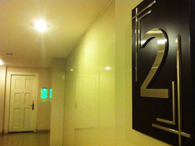 ขายถูกคอนโด Life @ Phahon18 ( ไลฟ์ แอท พหลฯ18 )(พหลโยธิน 18) แบบ 2 ห้องนอน 2 ห้องน้ำ ราคา 5.2 ล้าน ฟรีโอน พื้นที่ 62 ตร.ม ชั้น 2 (ห้อง19) ห้องมุม ทิศตะวันออก พร้อมเฟอร์