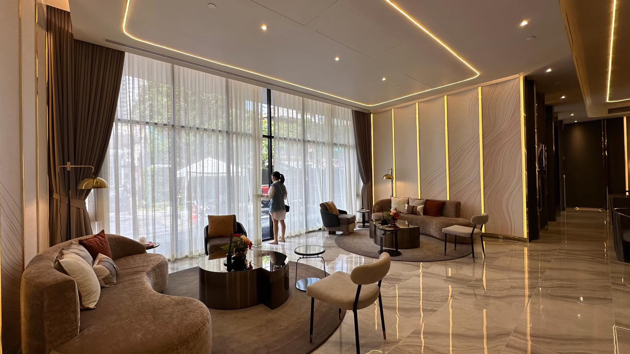 🔥 ห้ามพลาด! ให้เช่า SOHO Bangkok Ratchada คอนโดหรูสไตล์มูจิ ห้อง Duo 2 ชั้น วิวสวย ใกล้ MRT ห้วยขวาง เพียง 200 ม.! 🔥