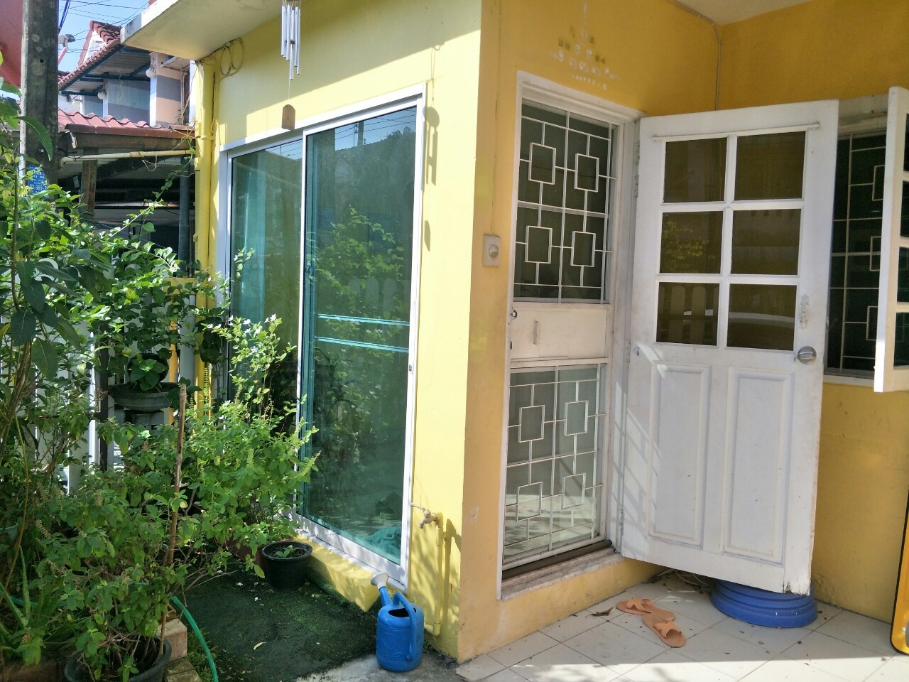 ขายทาวน์เฮ้าส์ 2 ชั้น ซื้อบ้านมีเงินทอน โครงการหมู่บ้าน คัทลิยา วิลล์ ลำลูกกา คลอง 3 — ติดถนนใหญ่ ไม่ต้องเข้าซอยย่อย