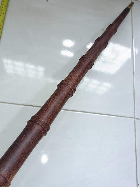 ไม้มงคลหายาก... ไม้ตะพด(ไม้แก่นมะขาม) กลึงลายไผ่9ปล้อง(เลขมงคล) ลายสวย ยาว95ซม... หัวกลึงหัวขุนทองเหลืองแท้