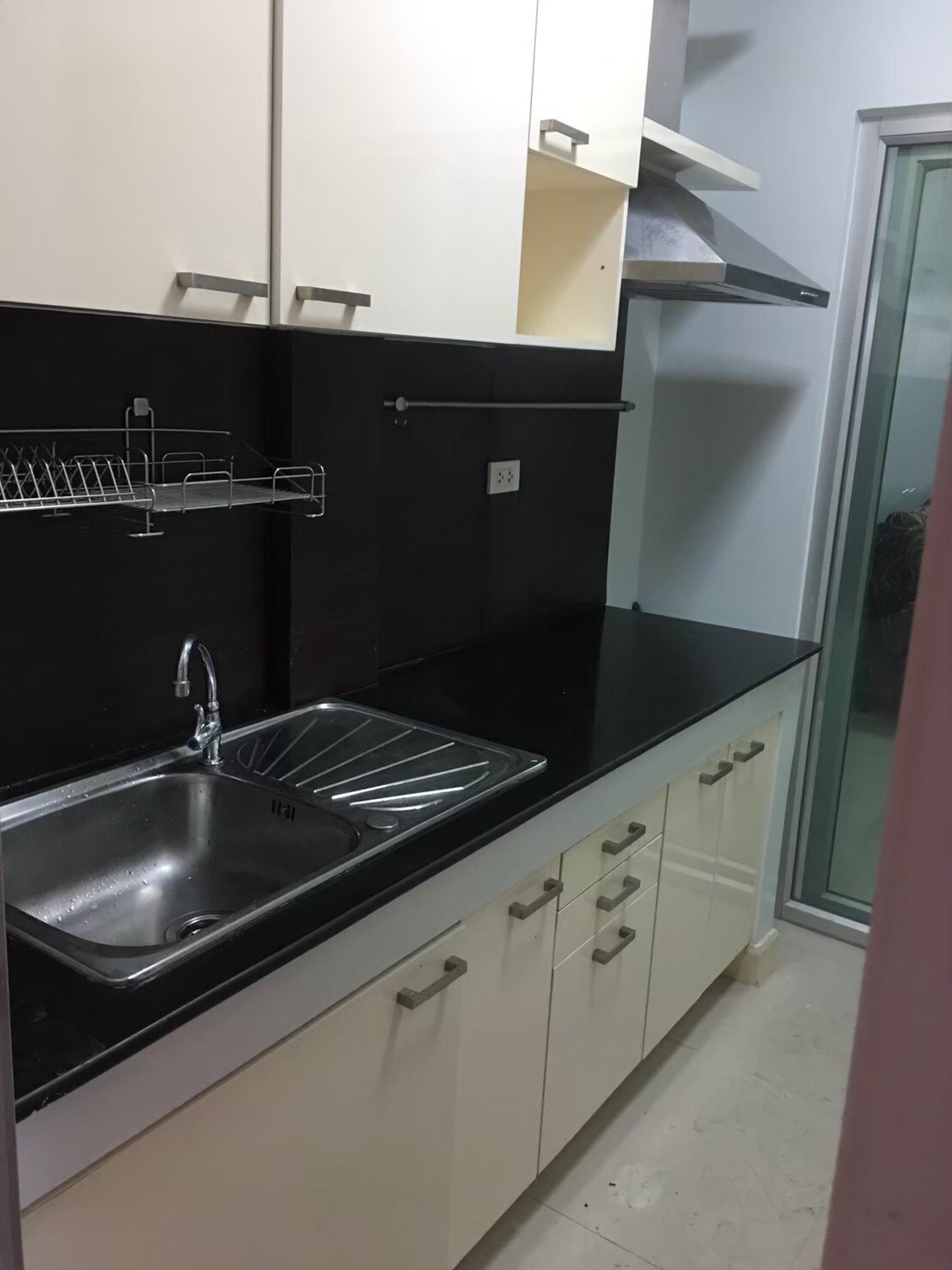 ให้เช่าทาวน์โฮมตกแต่งใหม่ 3 ชั้น 3 ห้องนอน 3 ห้องน้ำ หมู่บ้าน Vista Park วิสต้าพาร์ค-แจ้งวัฒนะ หมู่บ้านทำเลดี ติดถนนใหญ่