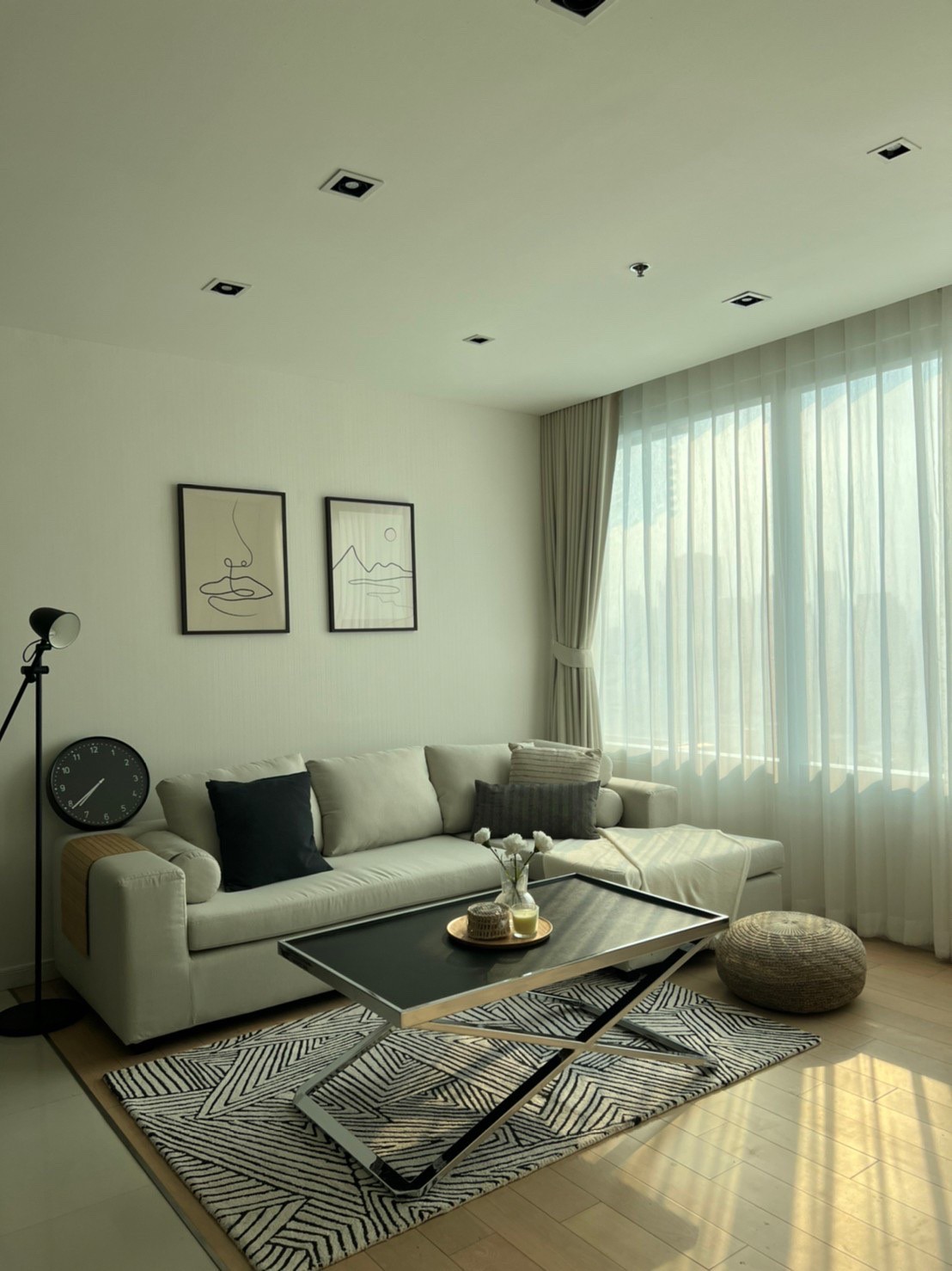 ขายคอนโด Eight Thonglor Residence (เอท ทองหล่อ เรสซิเดนซ์ ) ลักษณะห้อง - ขายคอนโดชั้น 23 วิวสระว่ายน้ำ ราคา 22 ล้าน