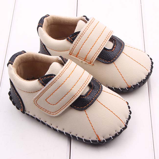 (พร้อมส่ง size 11 ยาว 10.5 cm)รองเท้าเด็กวัยหัดเดิน สีครีม พื้นยาง