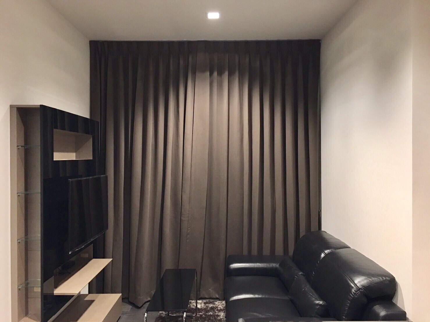 ให้เช่าคอนโด EDGE SUKHUMVIT 23 ( เอดจ์ สุขุมวิท 23 ) รายละเอียดดังนี้ 1 ห้องนอน 1 ห้องน้ำ ห้อง 010513