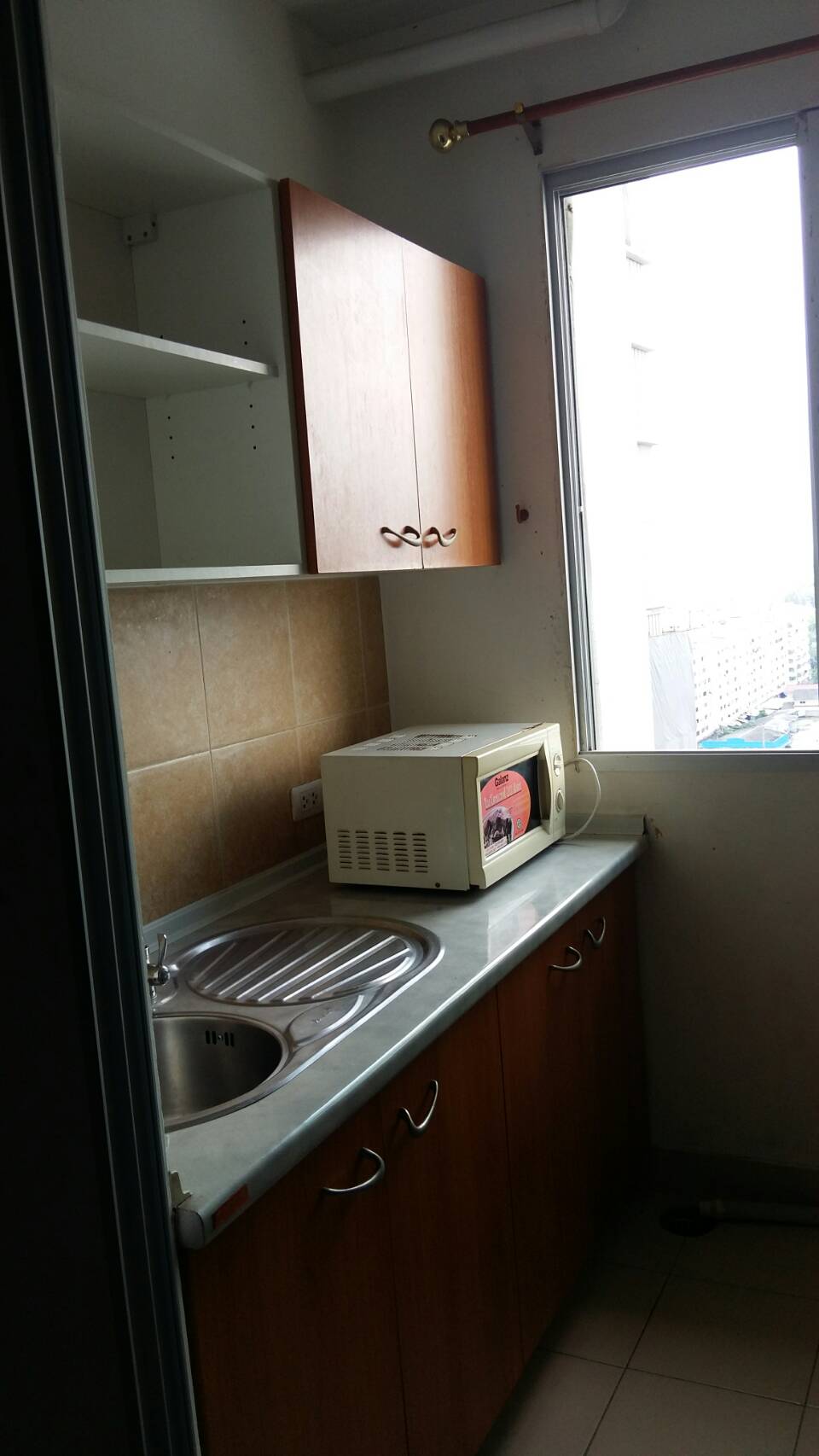 รหัสทรัพย์ 09595 ขาย / เช่าคอนโด ซิตี้โฮมรัตนาธิเบศร์ City Home Rattanathibet ติดถนนใหญ่ เฟอร์ฯ+ไฟฟ้า พร้อมอยู่ ขนาด : เนื้อที่ 31 ตรม. ตึก 2 ชั้น 15 ห้อง Studio