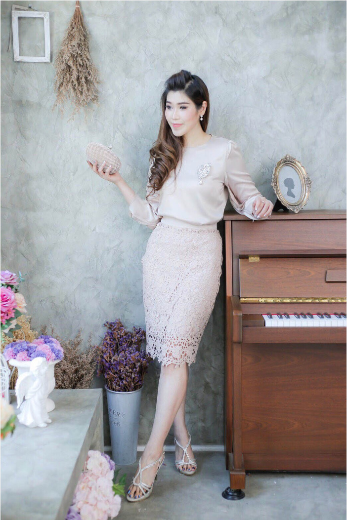 ชุดออกงาน ชุดไปงานแต่งงานสีทอง เซ็ทเสื้อแขนยาว+กระโปรงลูกไม้ แนวเรียบหรู สวยหวาน