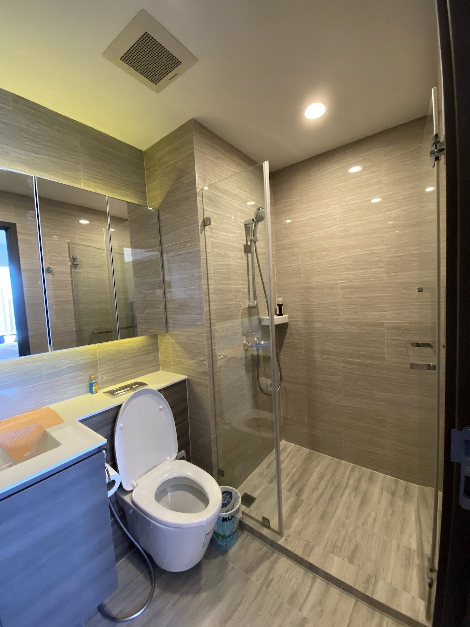 ให้เช่าคอนโด Whizdom Essence Sukhumvit 101 (วิสซ์ดอม เอสเซนส์ สุขุมวิท 101) ✨ อยู่ติด True Digital Park | เดินเพียง 300 เมตรถึง BTS ปุณณวิถี ผ่านทาง Skywalk!