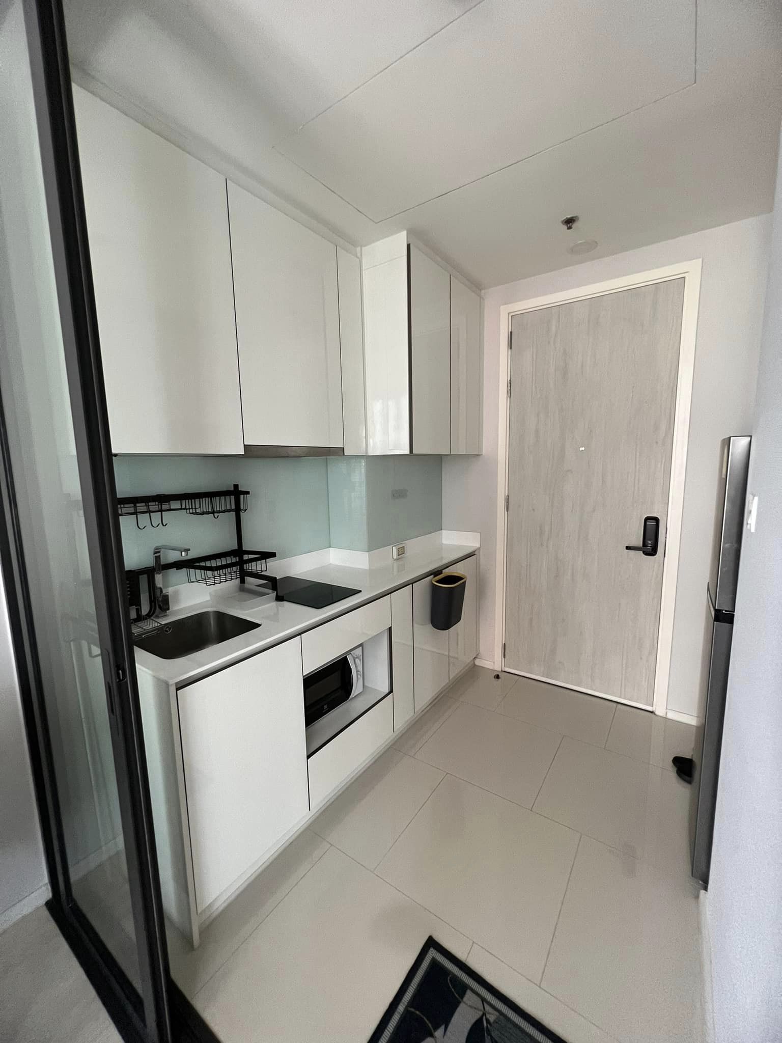 ให้เช่าคอนโด Mazarine Ratchayothin (แมสซารีน รัชโยธิน) - ห้อง Studio ขนาด 35 ตรม. ชั้น 9 ห้องหัวมุม ไม่ร้อน - ครัวปิด