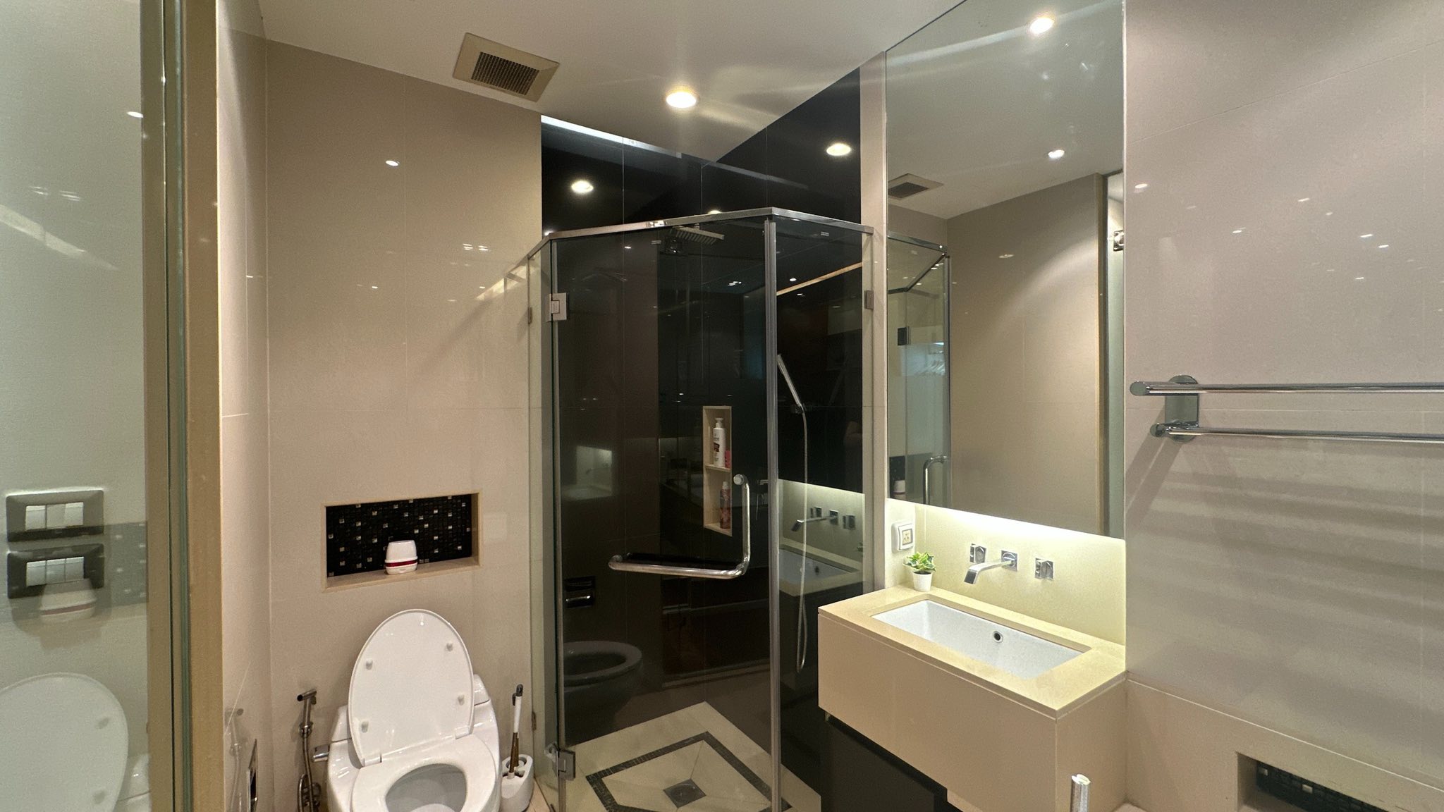 ðĄâĻ āđāļŦāđāđāļāđāļē / āļāļēāļĒāļāļāļāđāļ āļāļī āđāļāļāđāļāļĢāļŠ āļŠāļļāļāļļāļĄāļ§āļīāļ 28 / The Address Sukhumvit 28 âĻ