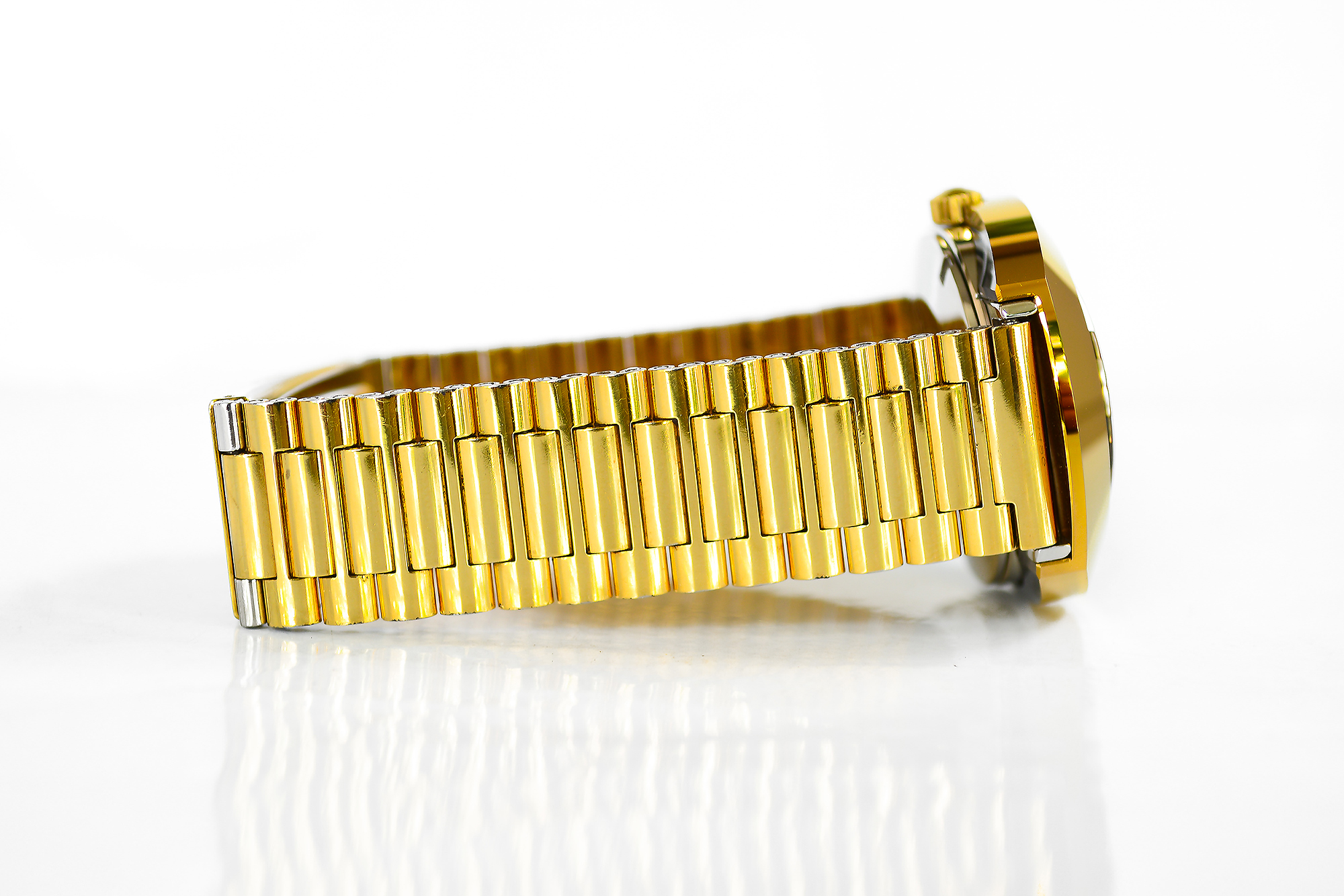 Rado Diastar Magic 40 เรือนทอง 11 พลอย (Sold)