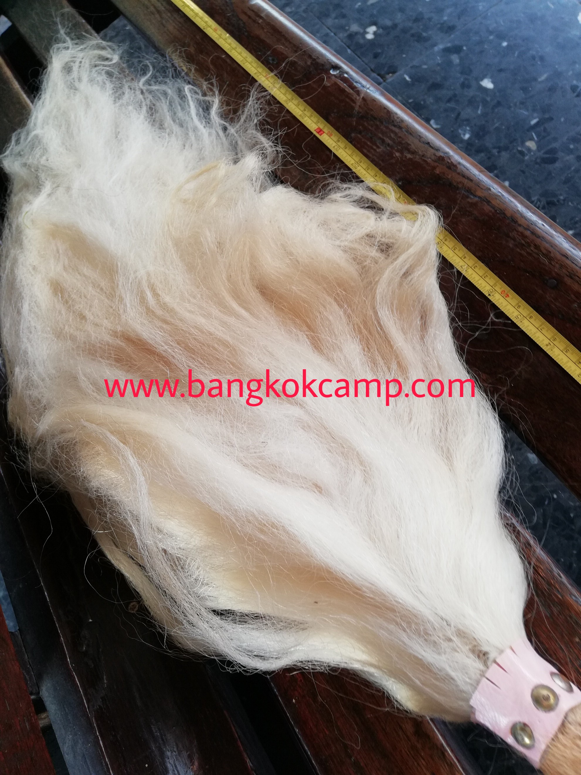 แส้ขนจามรีแท้ ด้ามหนัง​ ใหม่เก่าเก็บ ไม่ผ่านการใช้ (1) ขนสีขาว หายาก