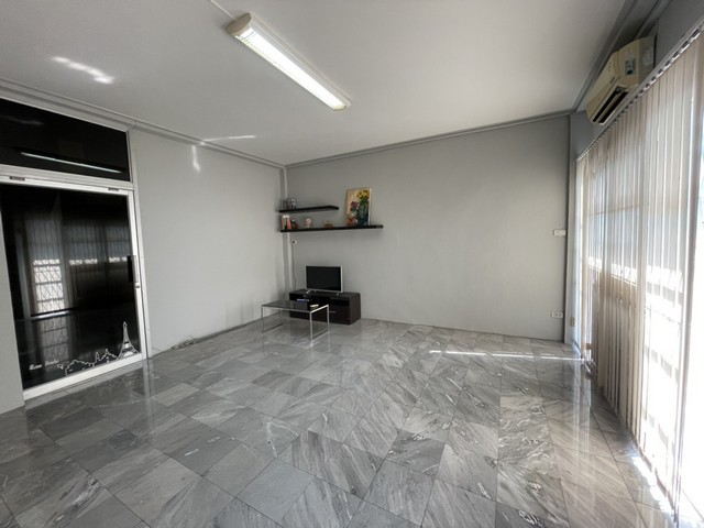 ให้เช่า ทาวน์โฮม รัชดา-สุทธิสาร 5 ห้องนอน (170 m2) ใกล้ MRT สุทธิสาร/ห้วยขวาง 35,000 บาท/เดือน !!