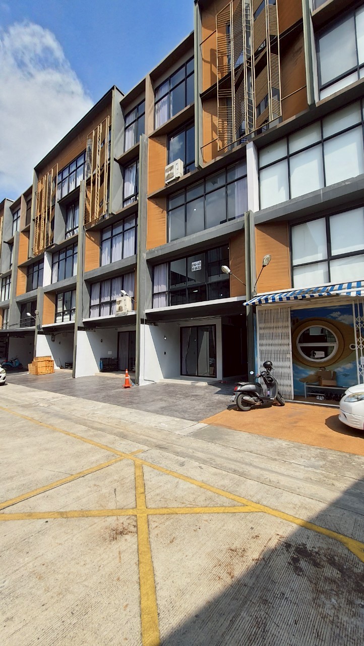 ขาย / เช่า โฮมออฟิศโครงการ เดอะ ไพรด์ สุขุมวิท 77 - The Pride Sukhumvit 77 4 ชั้นครึ่ง