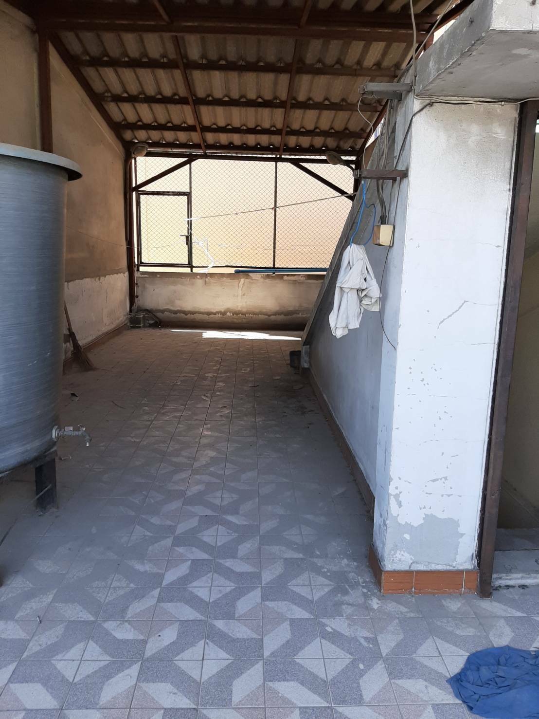 ขาย / เช่า ตึกแถว ตกแต่งแล้วบางส่วน เลขที่ 2272/2 สูง 6 ชั้น 5 นอน 5 น้ำ 300 ตร.ม ติดถนนใหญ่รามคำแหง 42