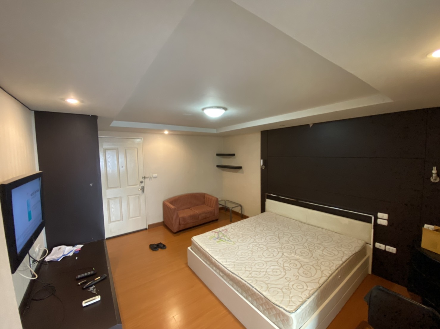 ให้เช่าคอนโด Happy Condo Ratchada 18 (แฮปปี้ คอนโด รัชดา 18) ห้องพักใหม่เอี่ยม ห้องสตูดิโอ, 1 ห้องน้ำ, ห้องครัว, ขนาด 28 ตร.ม.