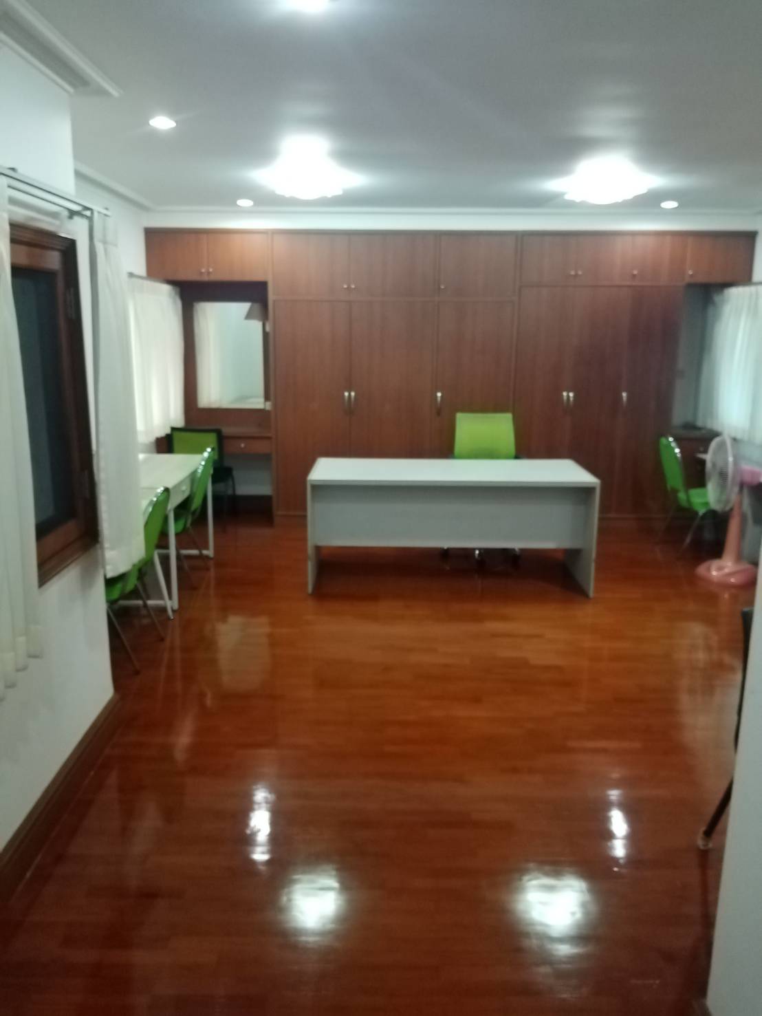 ขาย / ให้เช่าบ้านเดี่ยว 2 ชั้น ติดถนนพุทธมณฑล สาย 1 หมู่บ้านมหาดไทย 1 ขนาด 101 ตรว 4 ห้องนอน 5 ห้องน้ำ