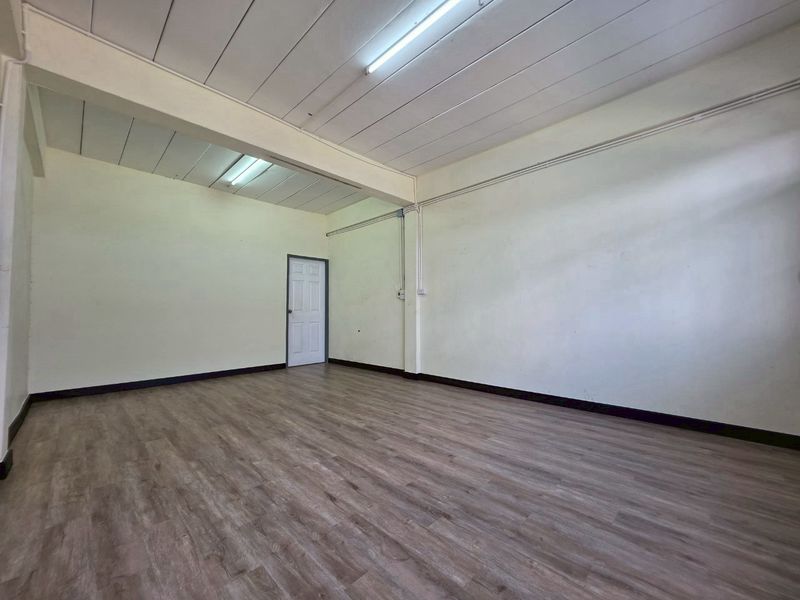 ✨ ตึกแถว 3 ชั้นครึ่ง + ดาดฟ้า รีโนเวทใหม่ ซอยประชาอุทิศ 58/1 – เพียง 9,000 บาท/เดือน! 🔥