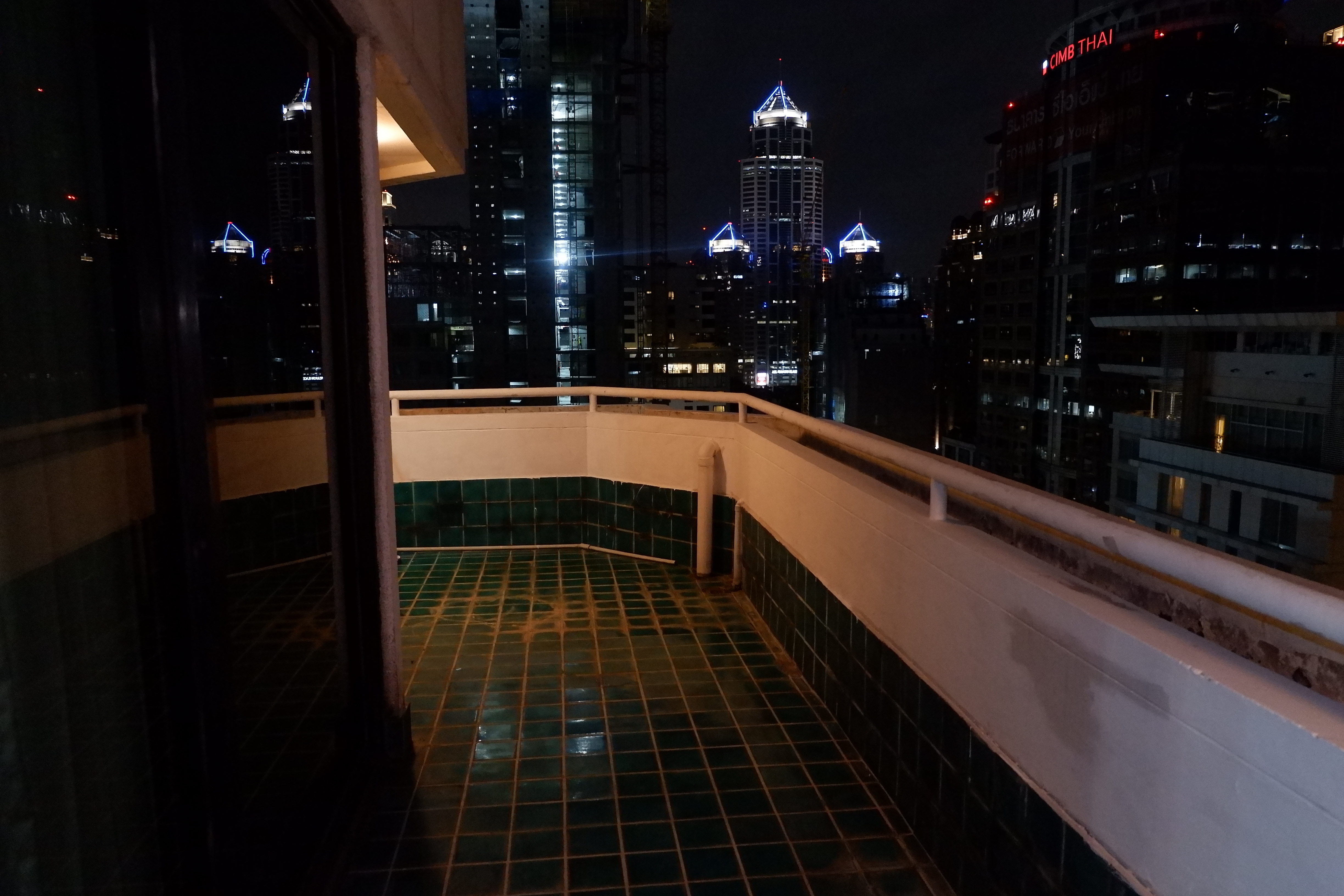 ให้เช่าคอนโด Mitkorn Mansion (มิตรกร แมนชั่น ) 3 ห้องนอน + ห้องแม่บ้าน 2 ห้องน้ำ ขนาด 215 ตรม