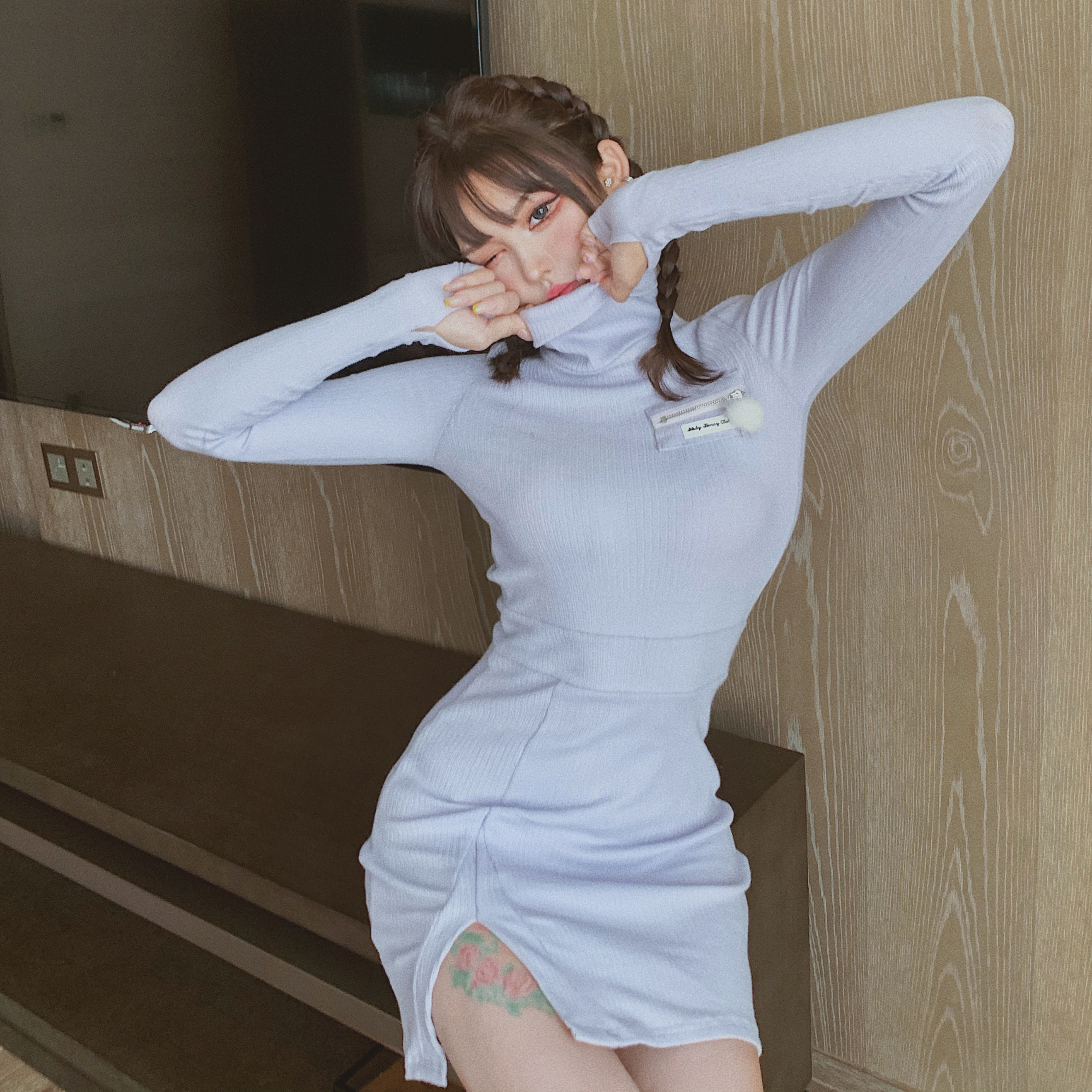 Girly Fancy Club : เดรสเข้ารูปแขนยาวคอสูง เปิดหลังมีสายผูกโบว์เซ็กซี่ๆ แบรนด์แท้
