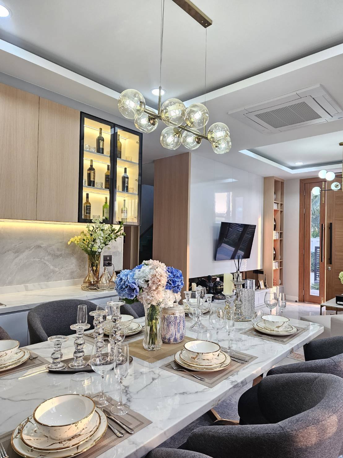 🔥 โอกาสทองสำหรับนักลงทุน! พูลวิลล่าหรู การันตีผู้เช่า 120,000 บาท/เดือน! 🔥 ชื่อโครงการ: Luxury Huai Yai Pool Villa / พูลวิลล่าหรูห้วยใหญ่